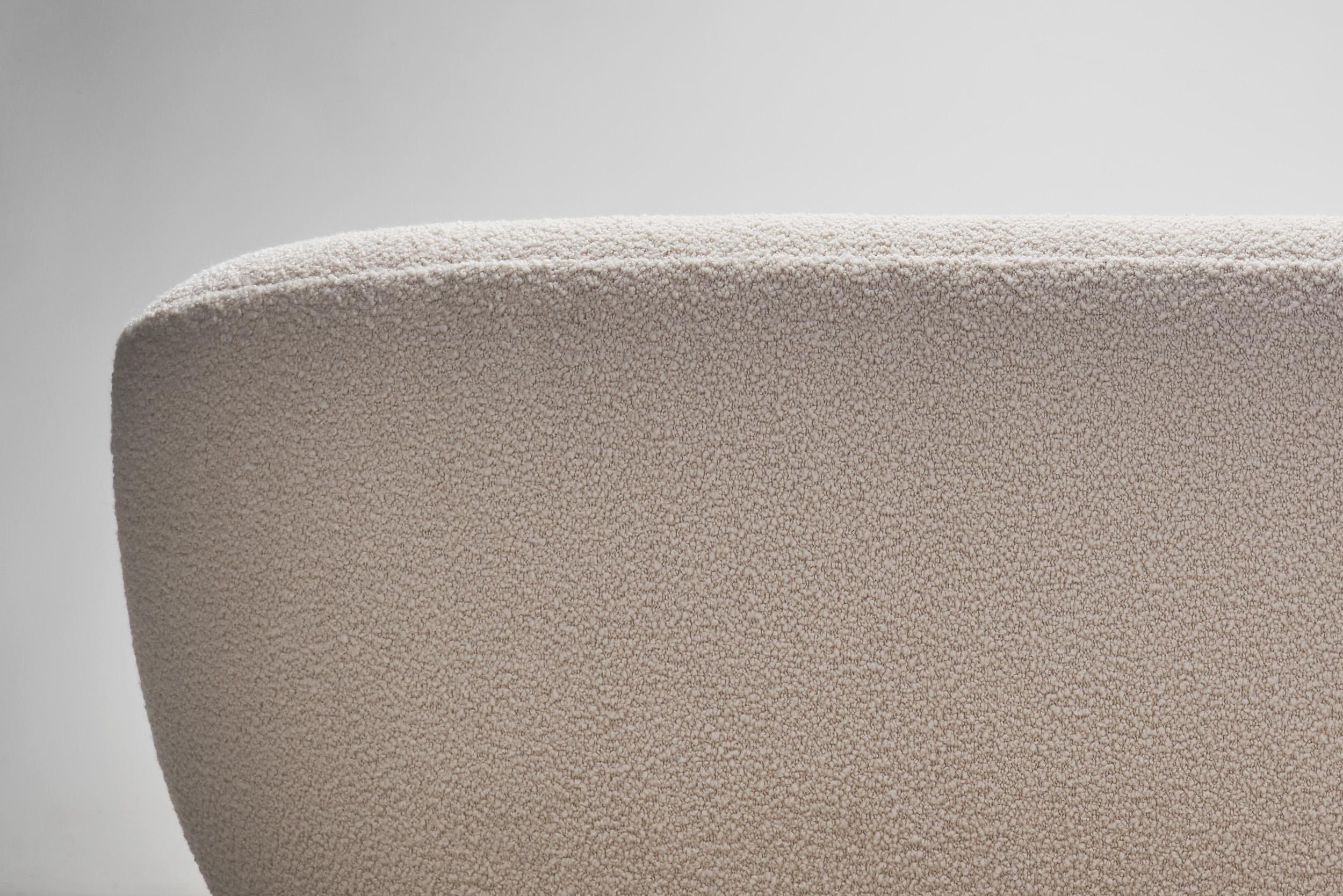 Bouclé Canapé deux places The Modernity avec coussin d'appoint, Danemark ca 1940s en vente