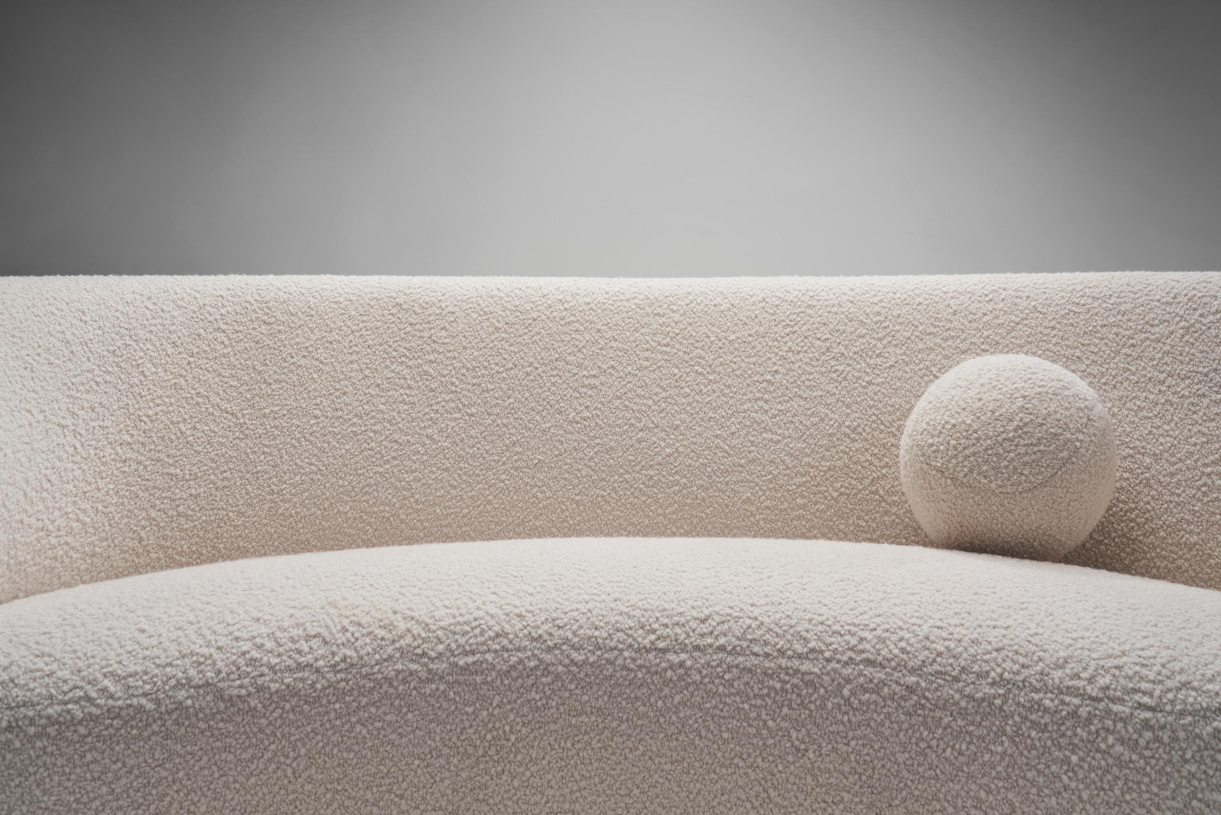 Canapé deux places The Modernity avec coussin d'appoint, Danemark ca 1940s en vente 1