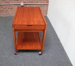 Carrello da bar danese moderno a due piani allungabile con ante di Aksel Kjersgaard