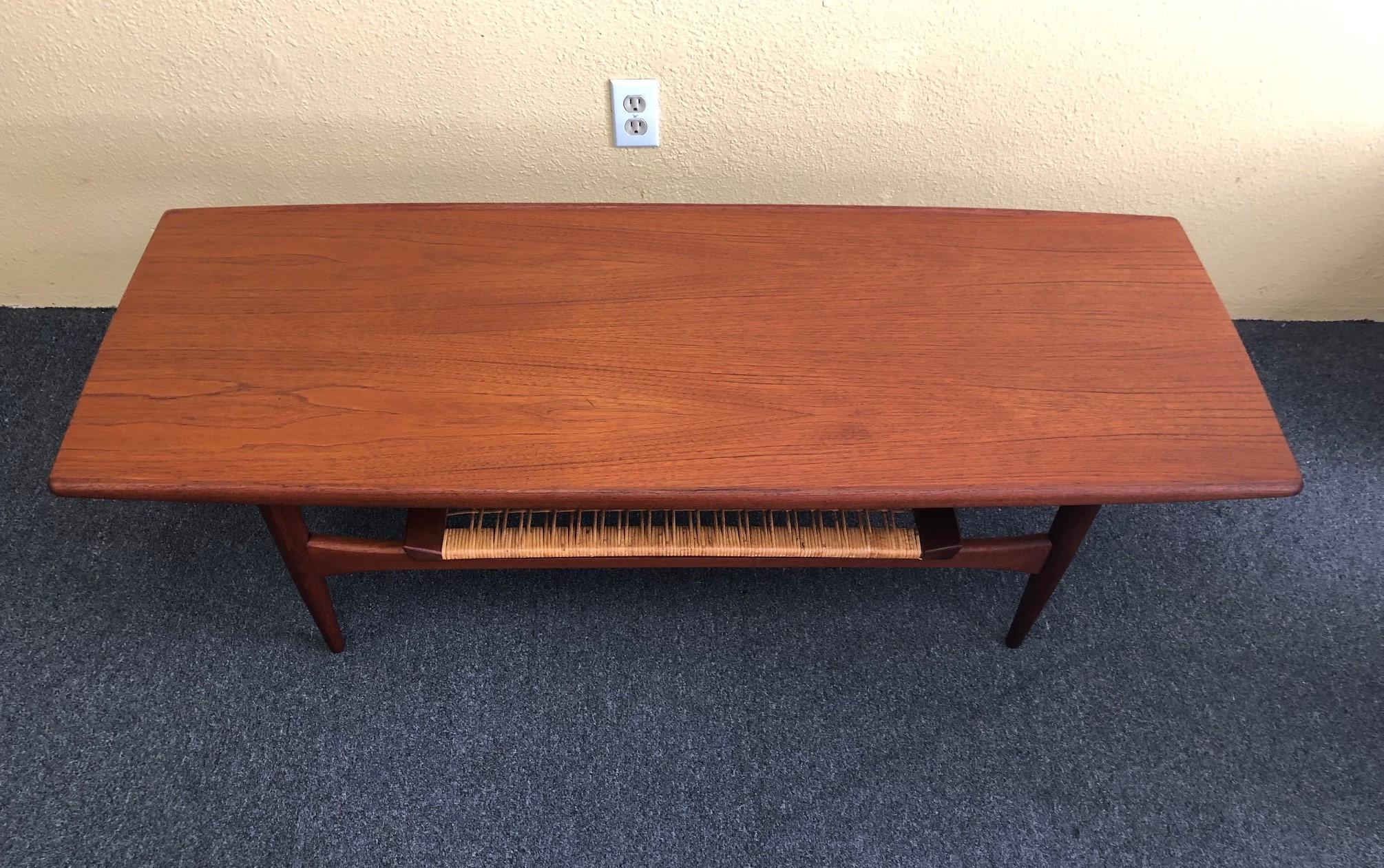 Danish Modern Two-Tier Teak Coffee Table Attributed to Hans Wegner by Moreddi In Excellent Condition In San Diego, CA