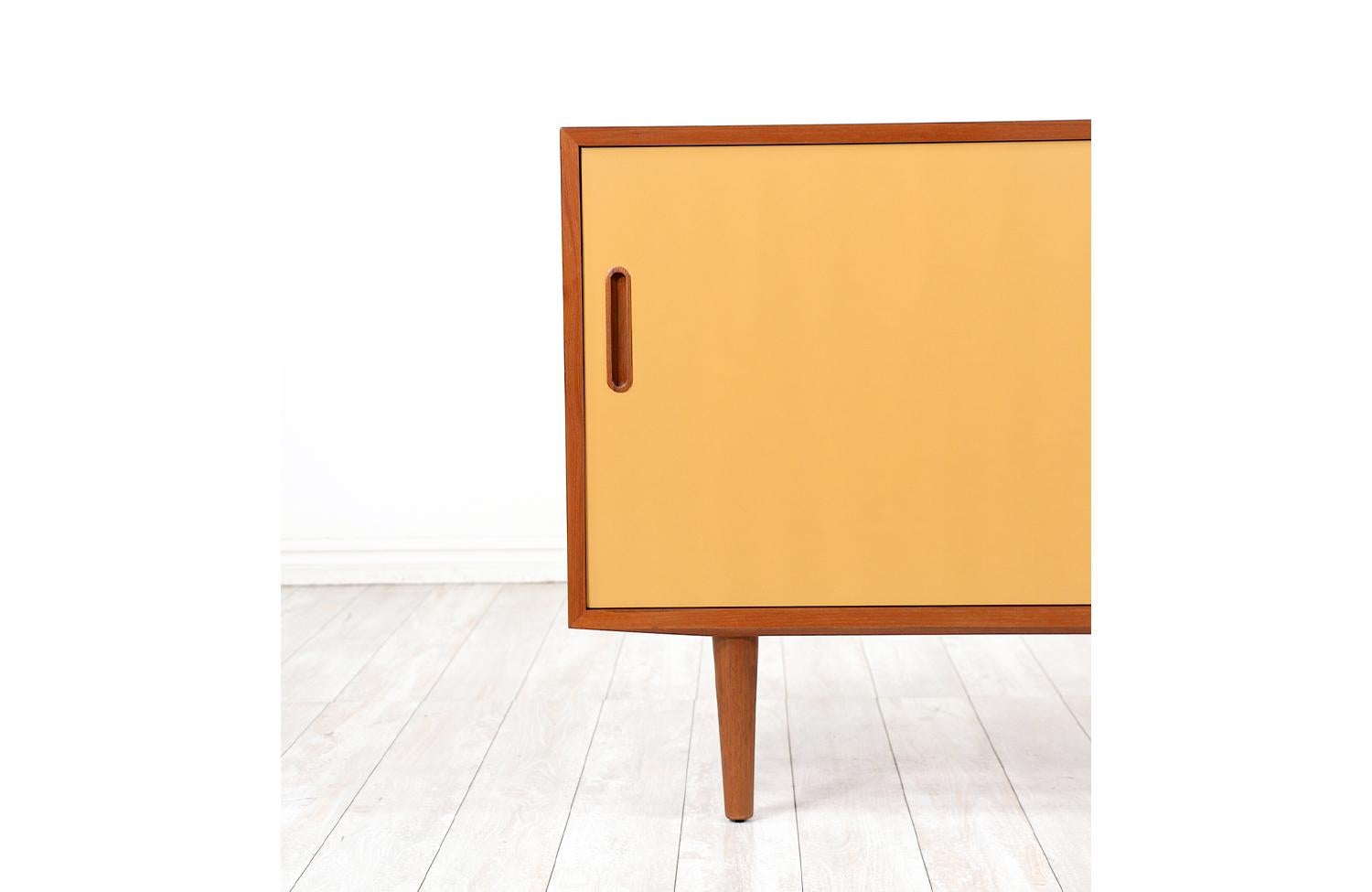 Danish Modern Two-Tone Lacquered & Teak Credenza by Carlo Jensen for Hundevad 6