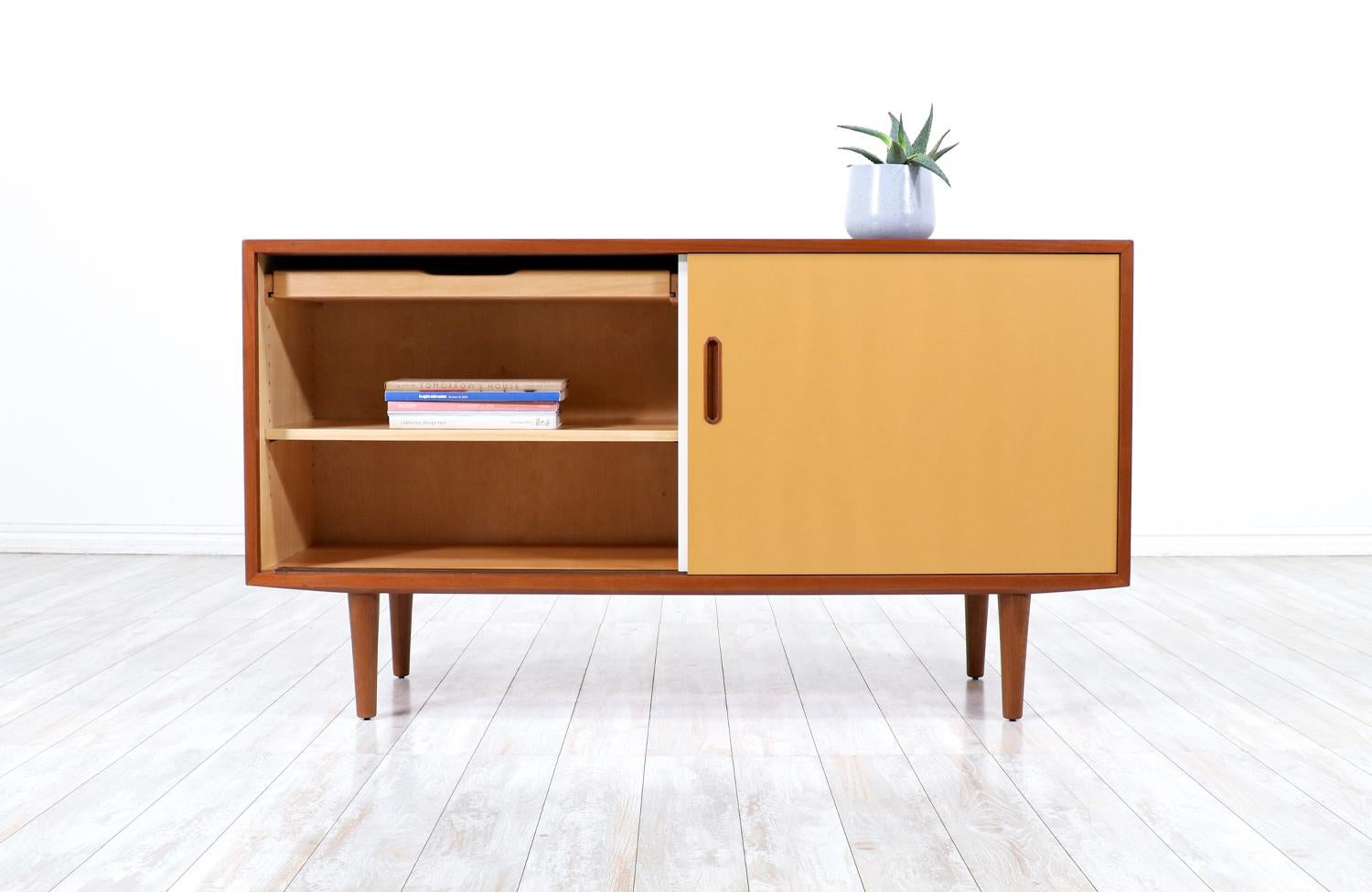 Mid-Century Modern Danish Modern Two-Tone Lacquered & Teak Credenza by Carlo Jensen for Hundevad