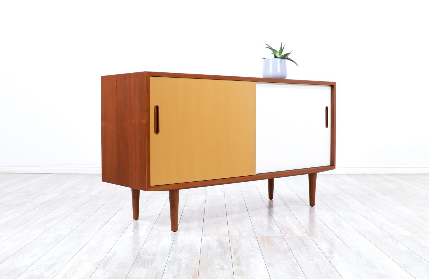 Mid-20th Century Danish Modern Two-Tone Lacquered & Teak Credenza by Carlo Jensen for Hundevad