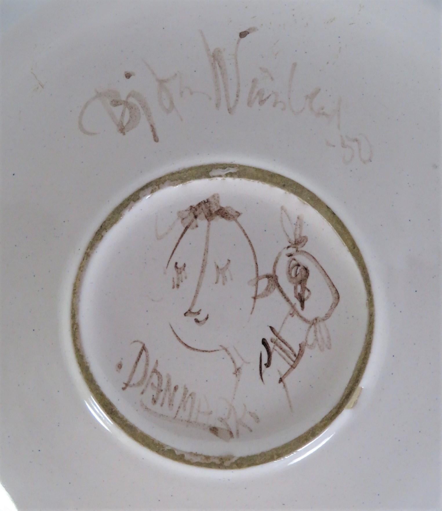 Milieu du XXe siècle Bol en céramique moderne danois décoré à la main unique Bjorn Wiinblad, moulé et peint à la main en vente