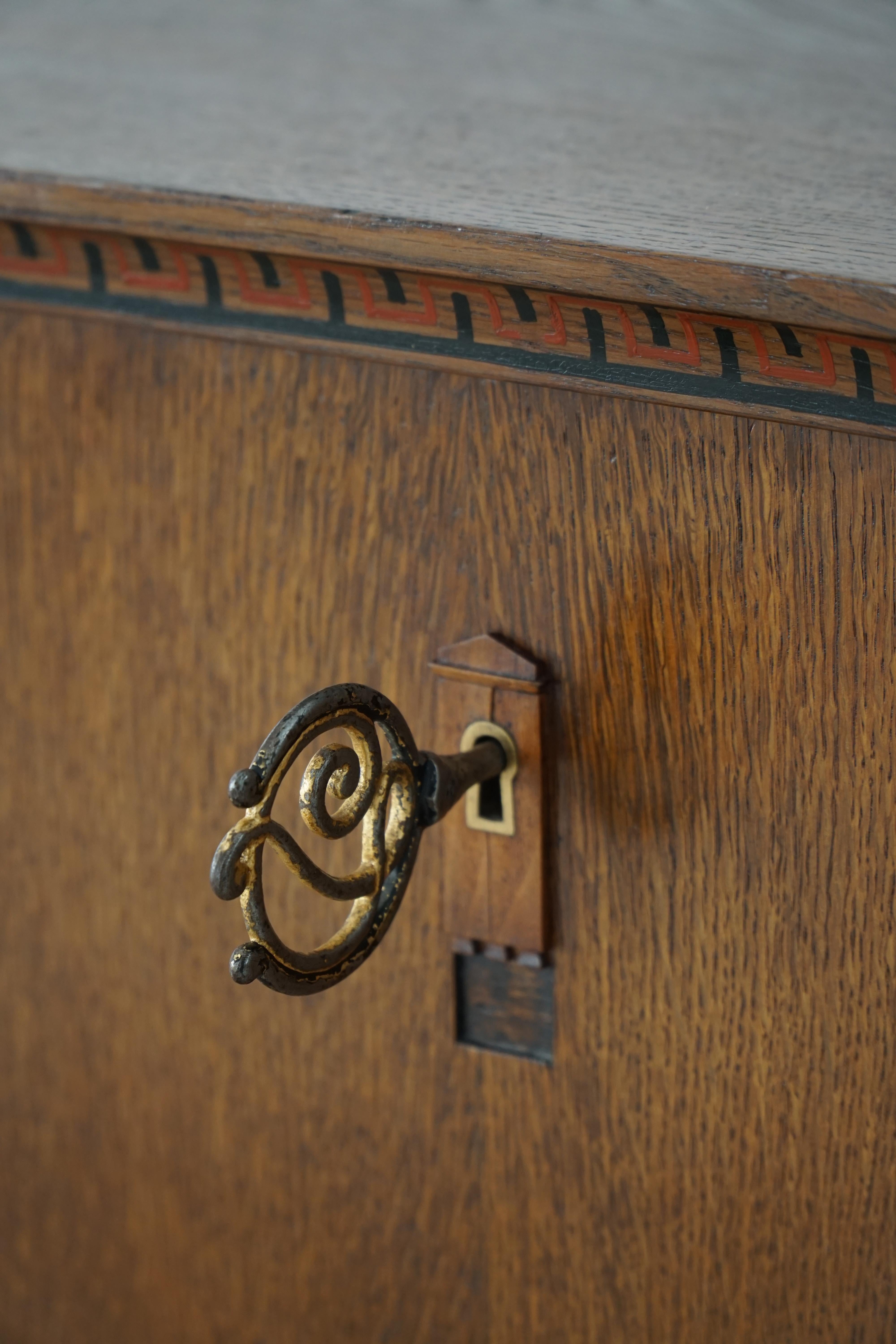 Dänischer moderner, einzigartiger handgefertigter Eichen-Sekretärschrank, Mitte 20. im Angebot 3