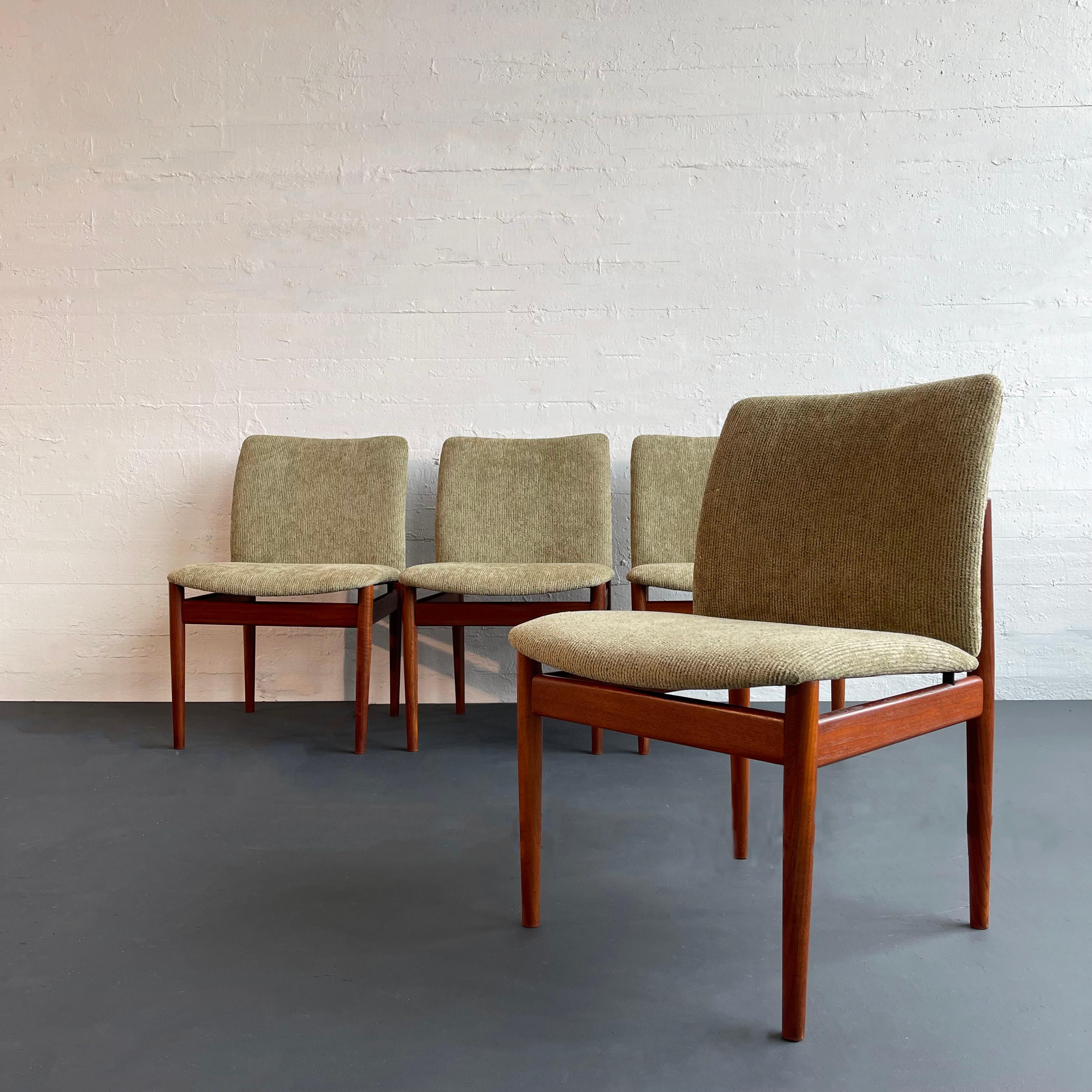 Danish Modern Upholstered Dining Chairs Model 191 By Finn Juhl In Good Condition In Brooklyn, NY
