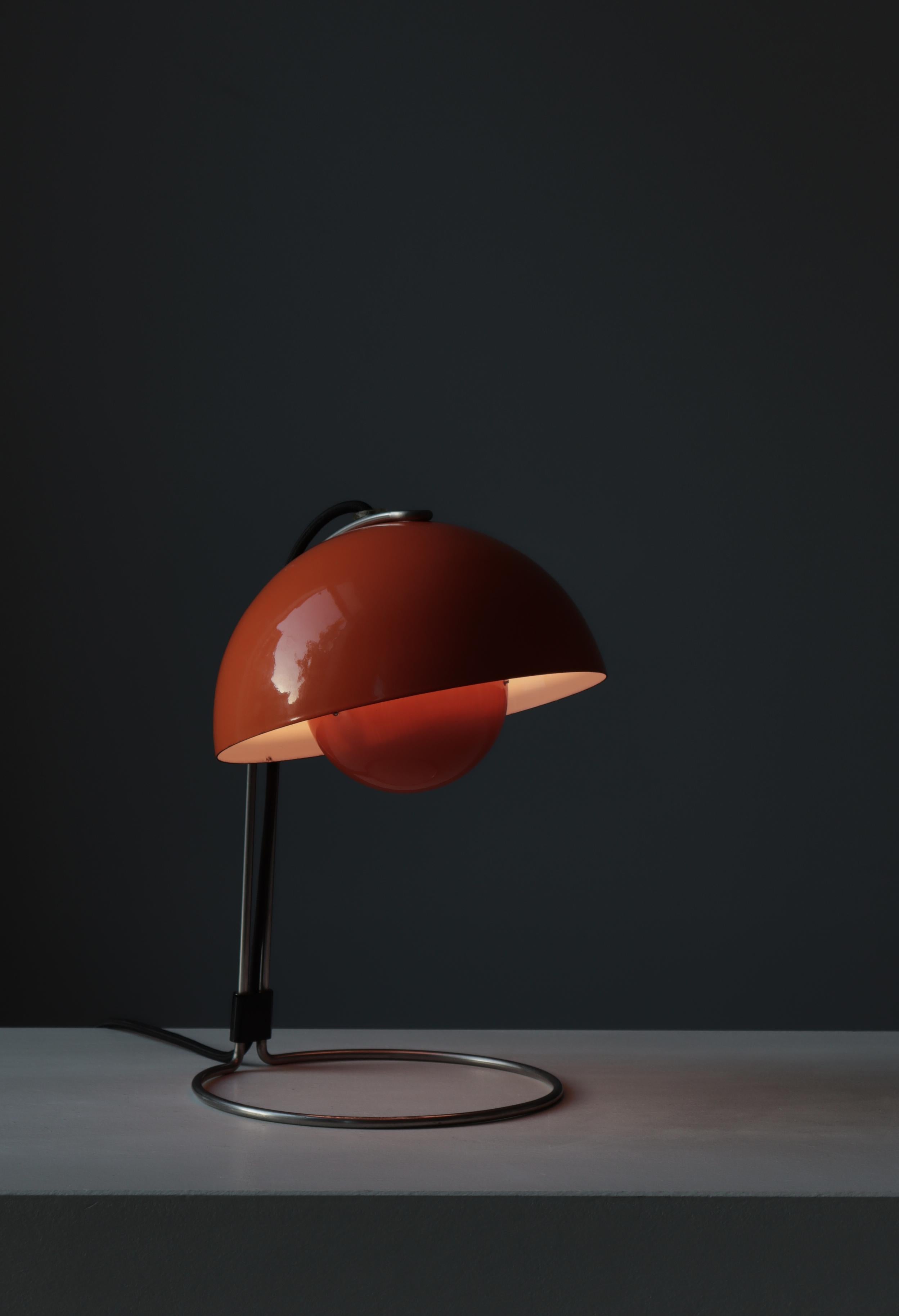 Lampe de table moderne danoise Verner Panton orange, Louis Poulsen, 1968 en vente 3