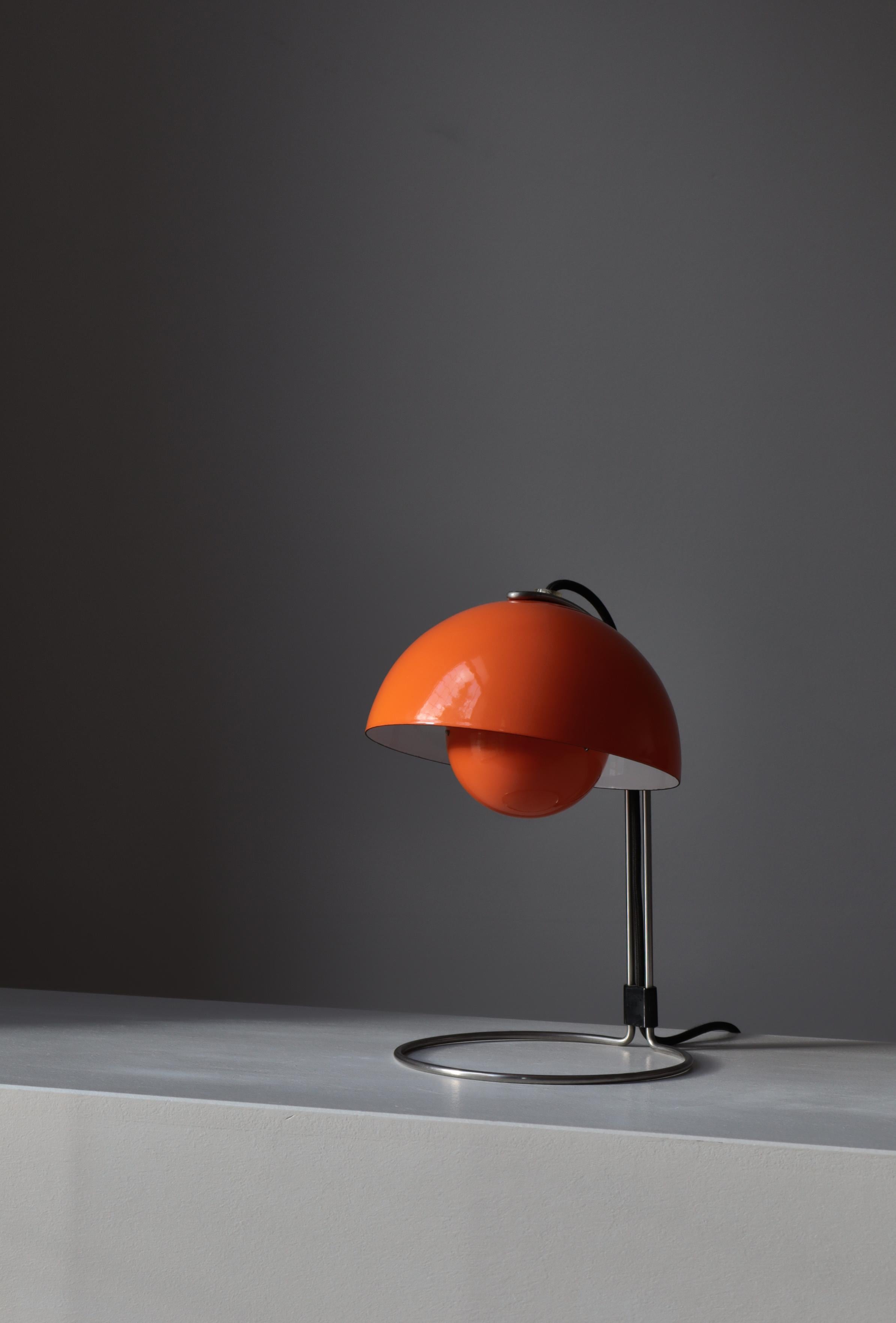 Lampe de table moderne danoise Verner Panton orange, Louis Poulsen, 1968 en vente 8