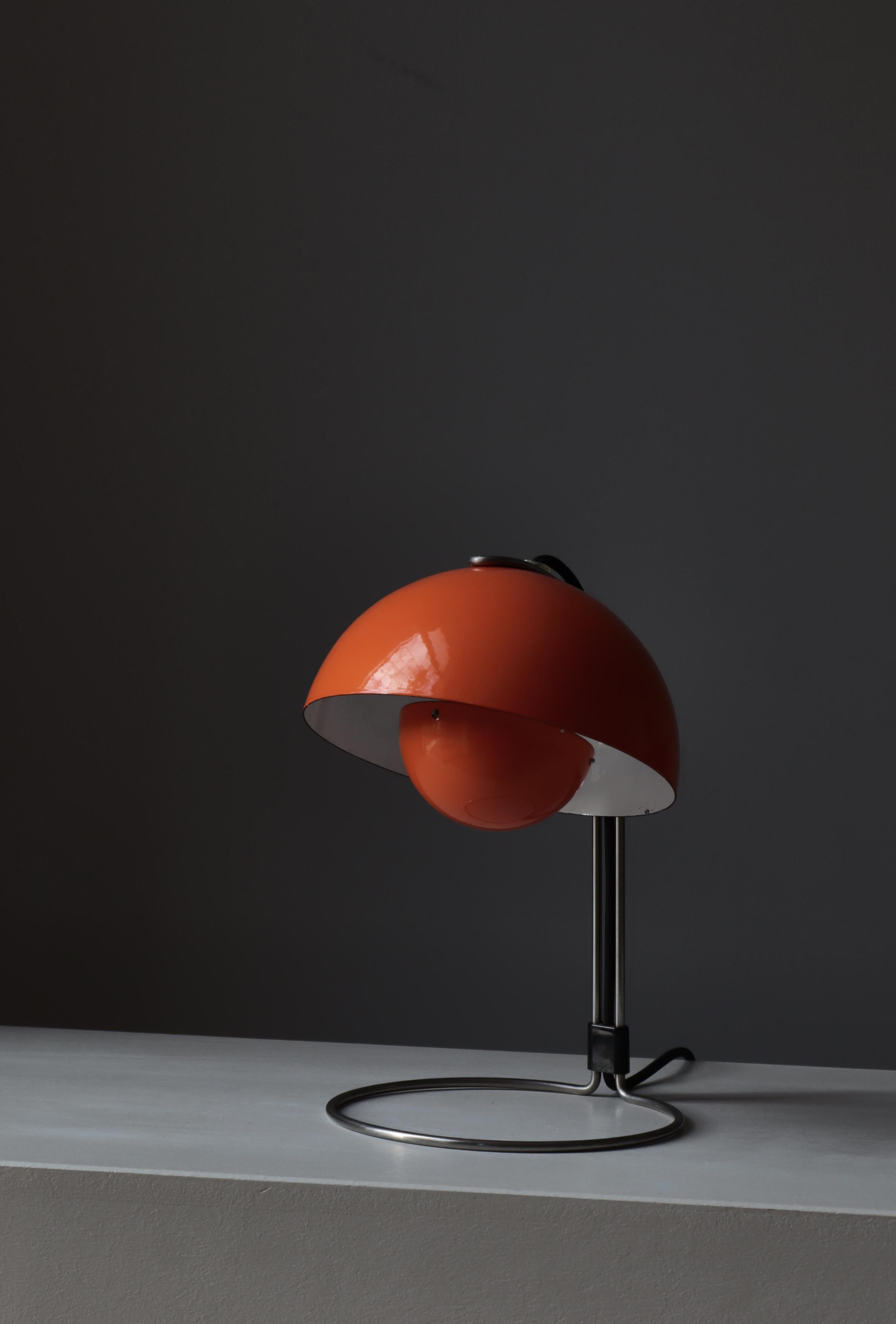 Lampe de table moderne danoise Verner Panton orange, Louis Poulsen, 1968 Bon état - En vente à Odense, DK