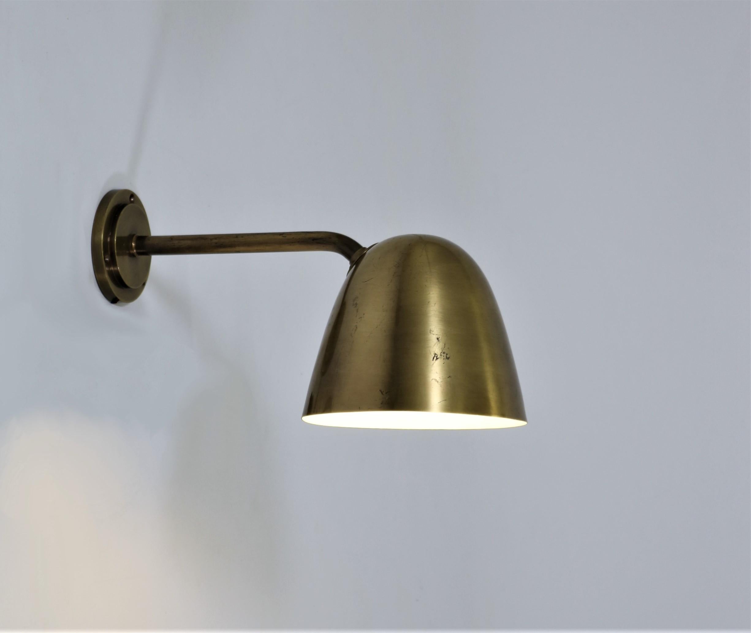 Danish Modern Vilhelm Lauritzen 1940s Wall Lamp in Brass for Fog & Morup Denmark In Good Condition In Odense, DK