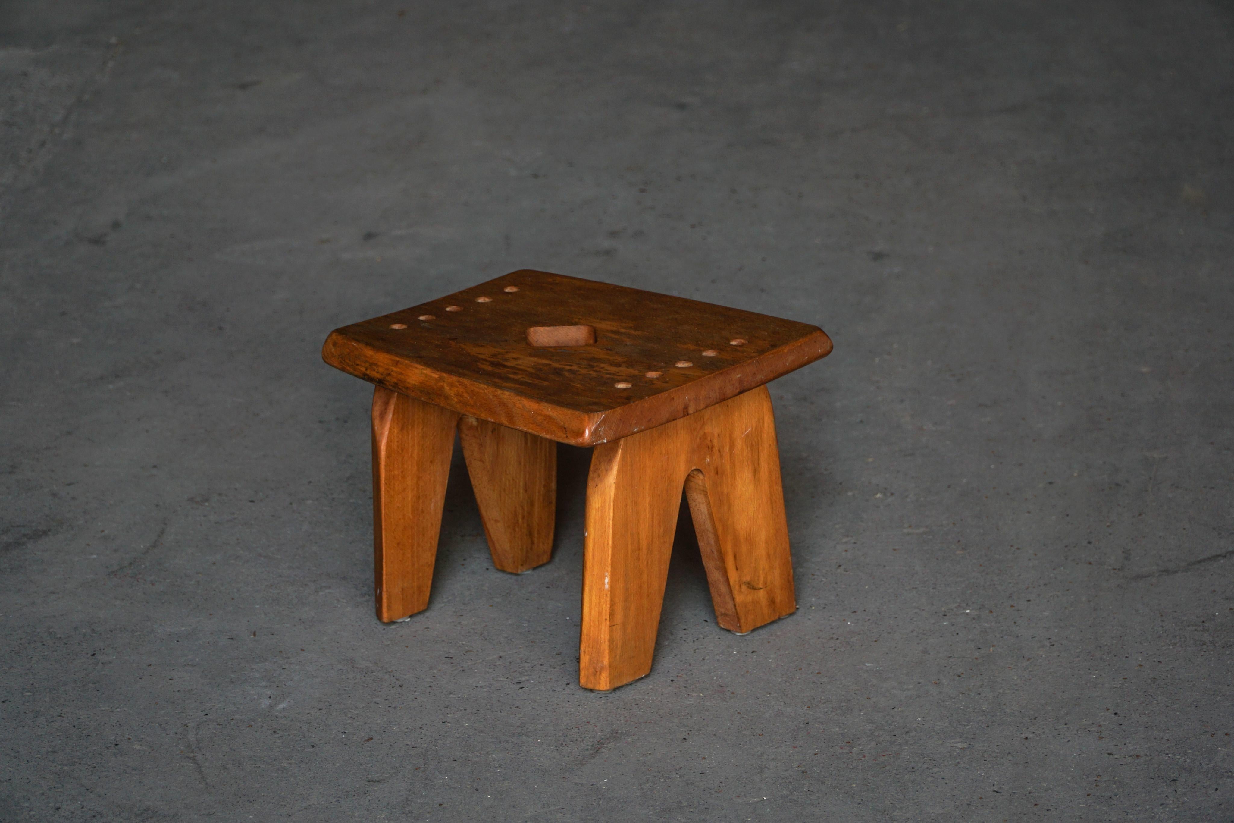 Taburete Wabi Sabi, moderno danés, en olmo macizo, Escandinavia, años 60 en venta 2