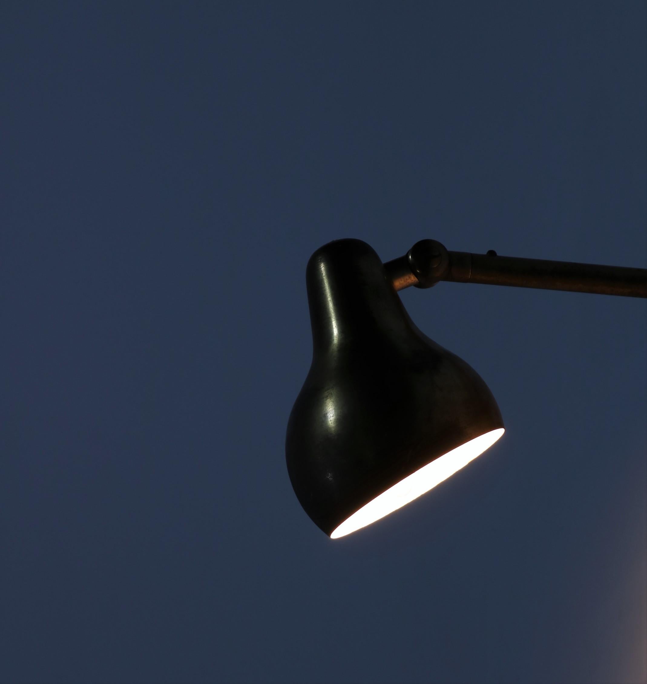 Danish Modern Wall Lamp in Brass by Vilhelm Lauritzen for Louis Poulsen 2