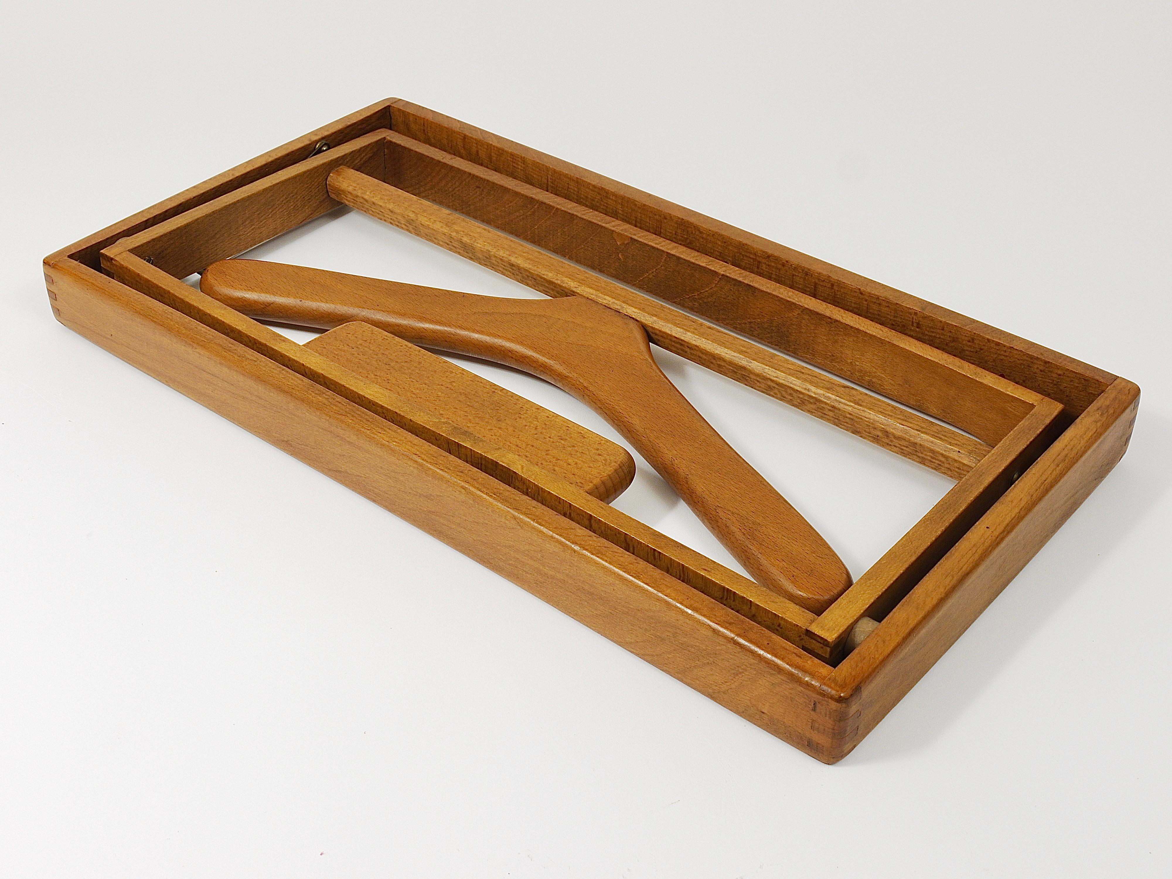 Danish Modern Wall-Mounted Folding-Out Clothing Valet Coat rack, Teak, 1960s In Good Condition In Vienna, AT