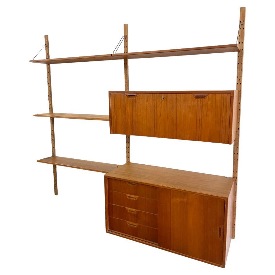 Dänischer moderner Wandschrank von Sven Ellekaer