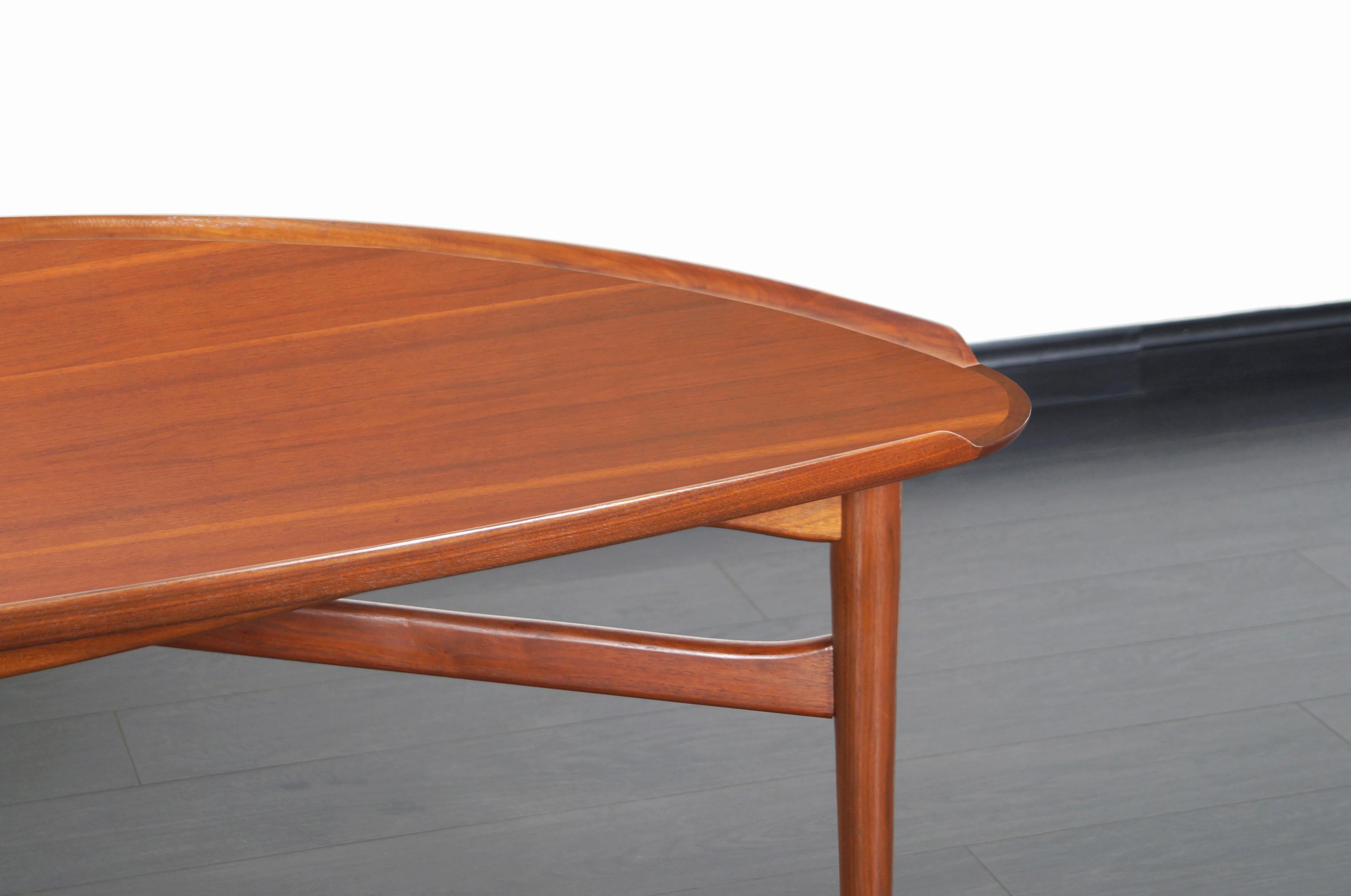Danish Modern Walnut Cocktail Table by Finn Juhl for Baker In Excellent Condition In North Hollywood, CA