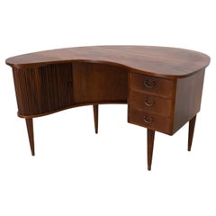 Danish Modern Walnut Kidney Desk by Tibergaard for Ikast Møbelfabrik, 1950s.