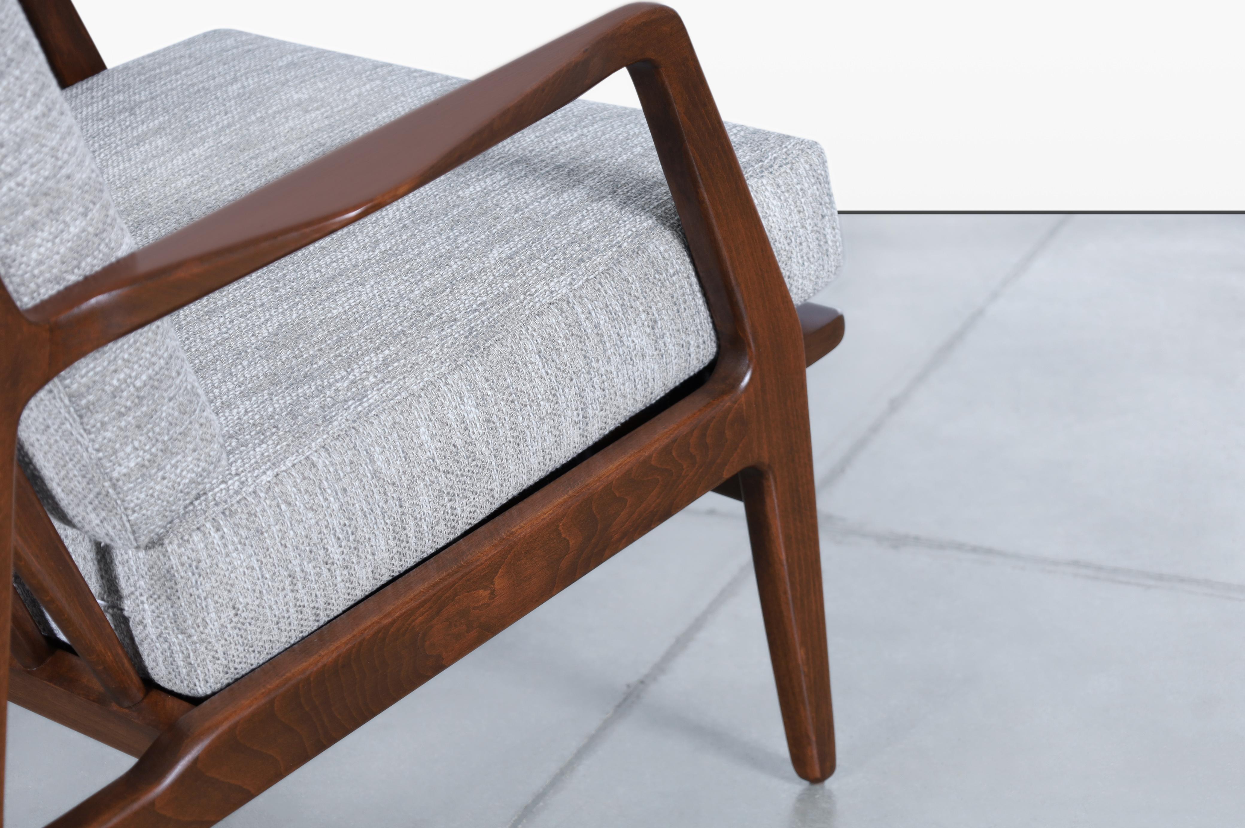 Silla de salón danesa moderna de nogal de Ib Kofod-Larsen en venta 3