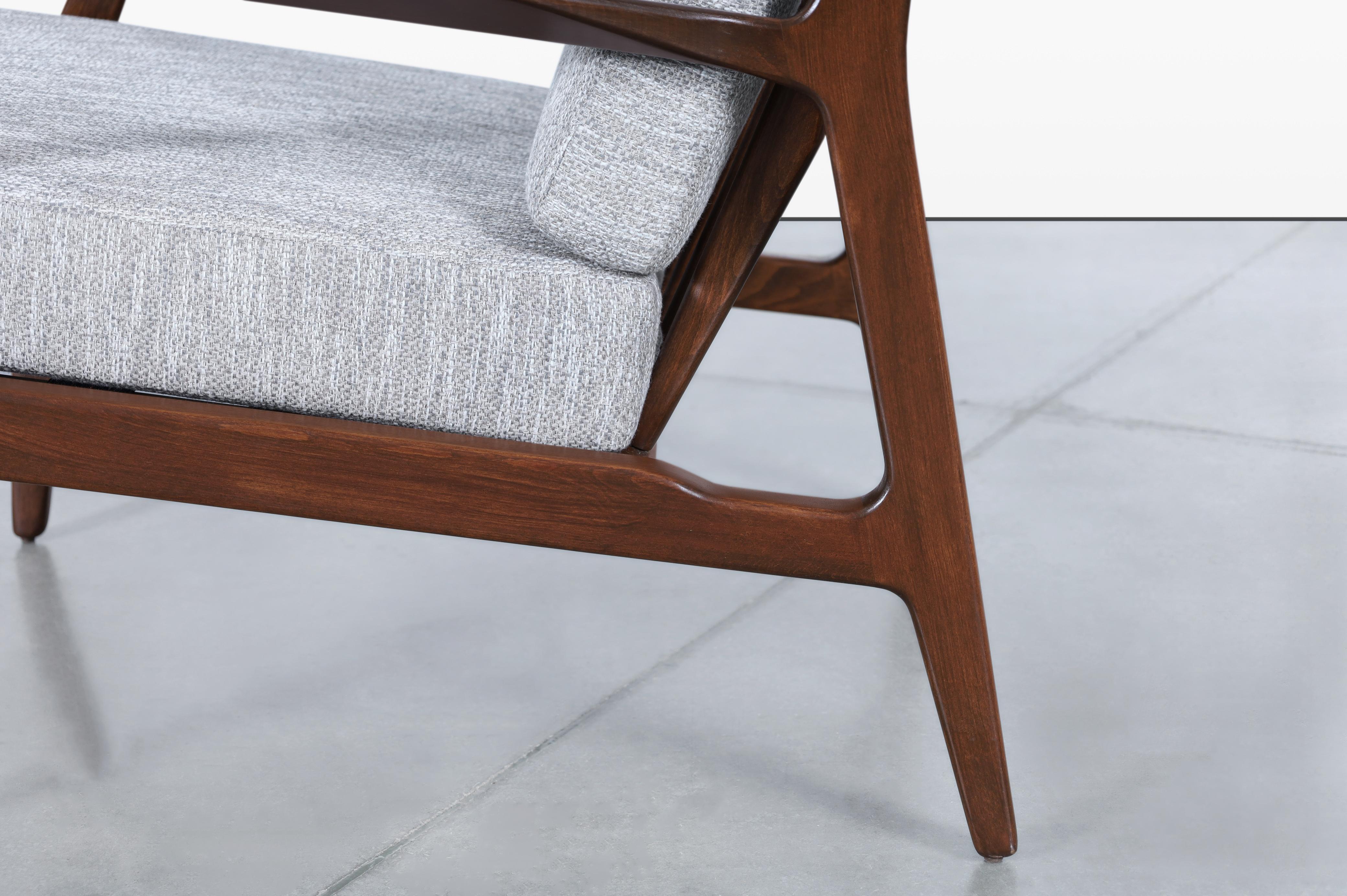 Silla de salón danesa moderna de nogal de Ib Kofod-Larsen en venta 1