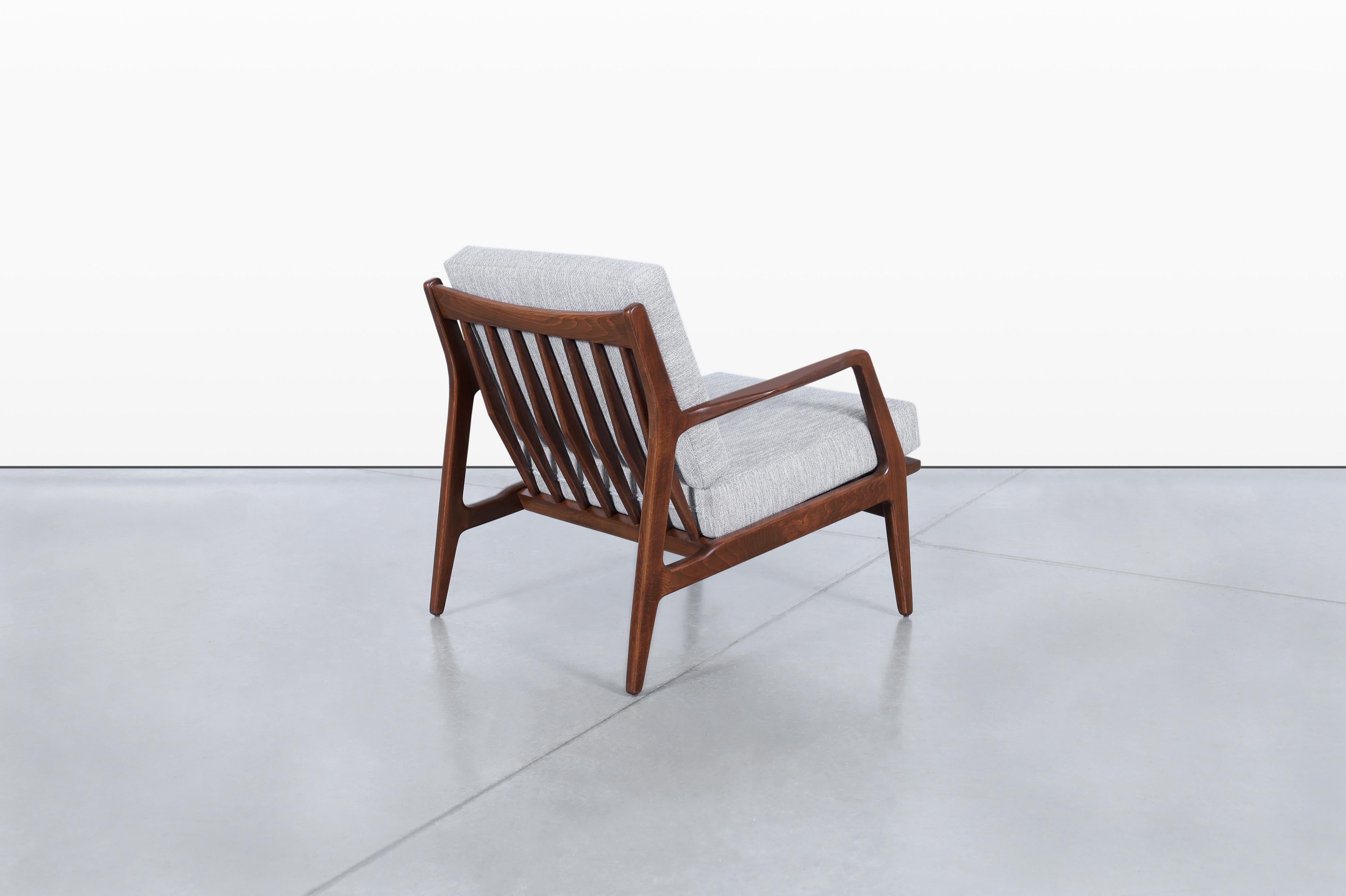 Silla de salón danesa moderna de nogal de Ib Kofod-Larsen en venta 2
