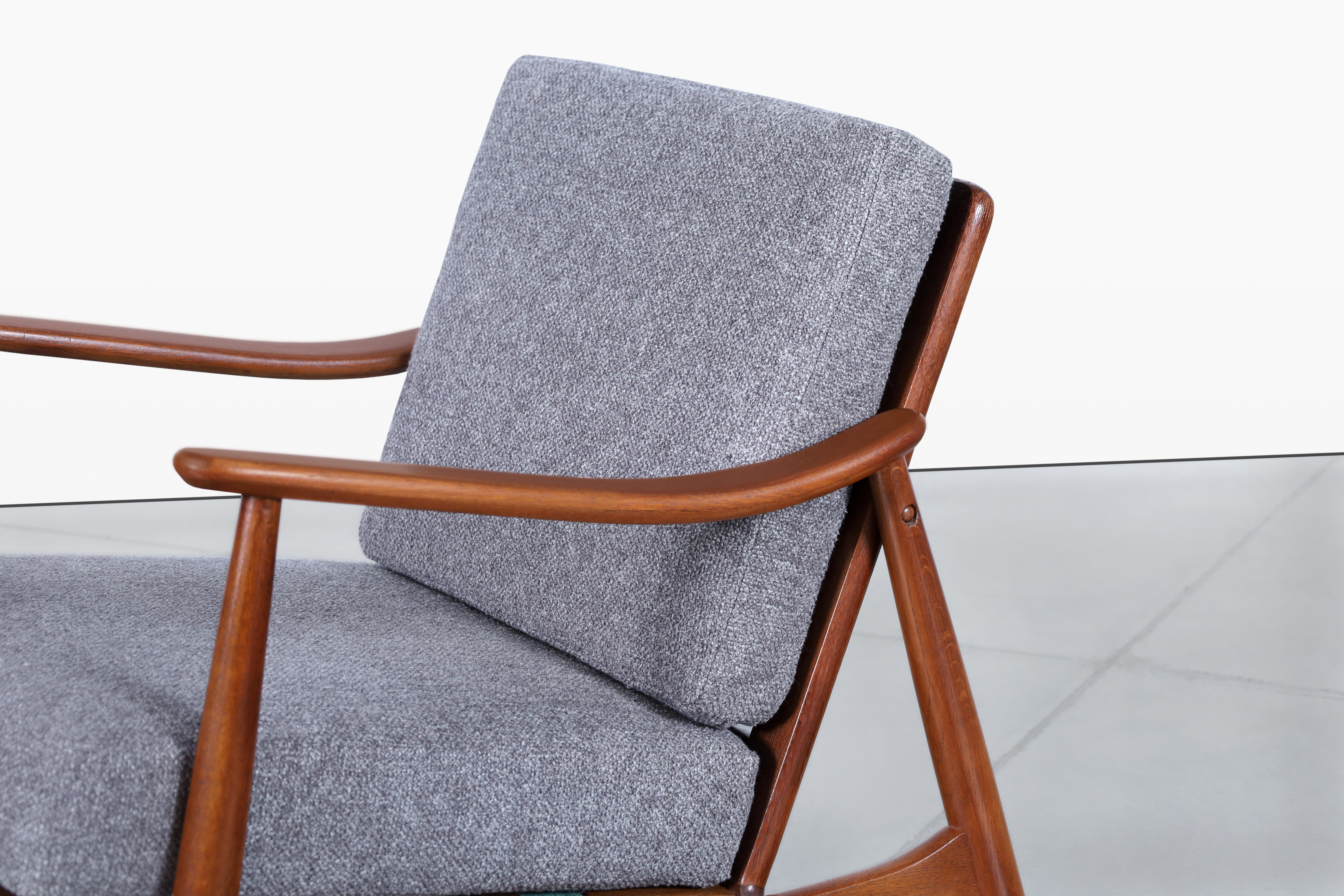 Silla de salón moderna danesa de nogal de Torben Strandgaard Moderno de mediados de siglo en venta