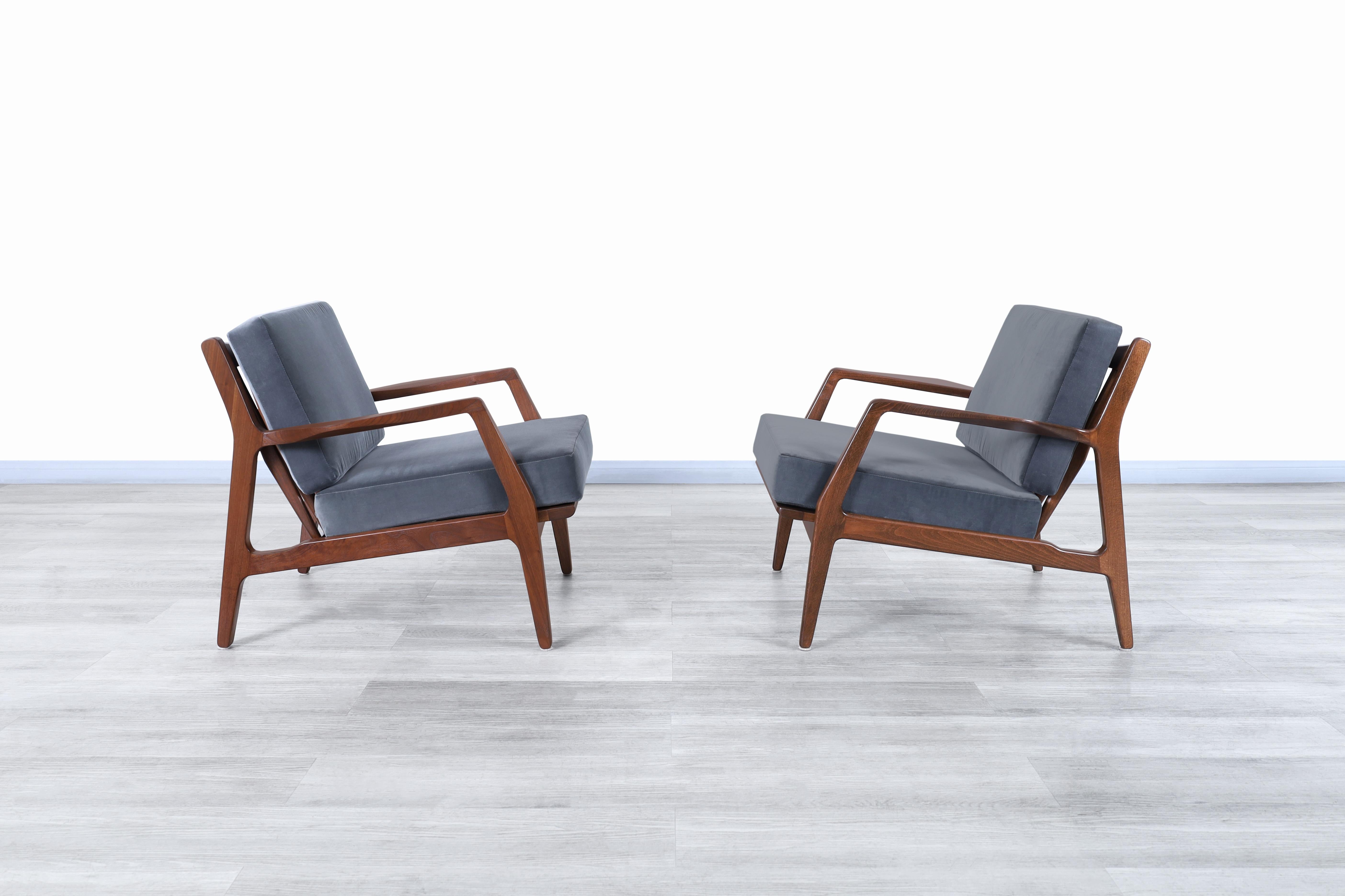 Danish Modern Walnut Lounge Chairs by Ib Kofod Larsen for Selig In Excellent Condition In North Hollywood, CA
