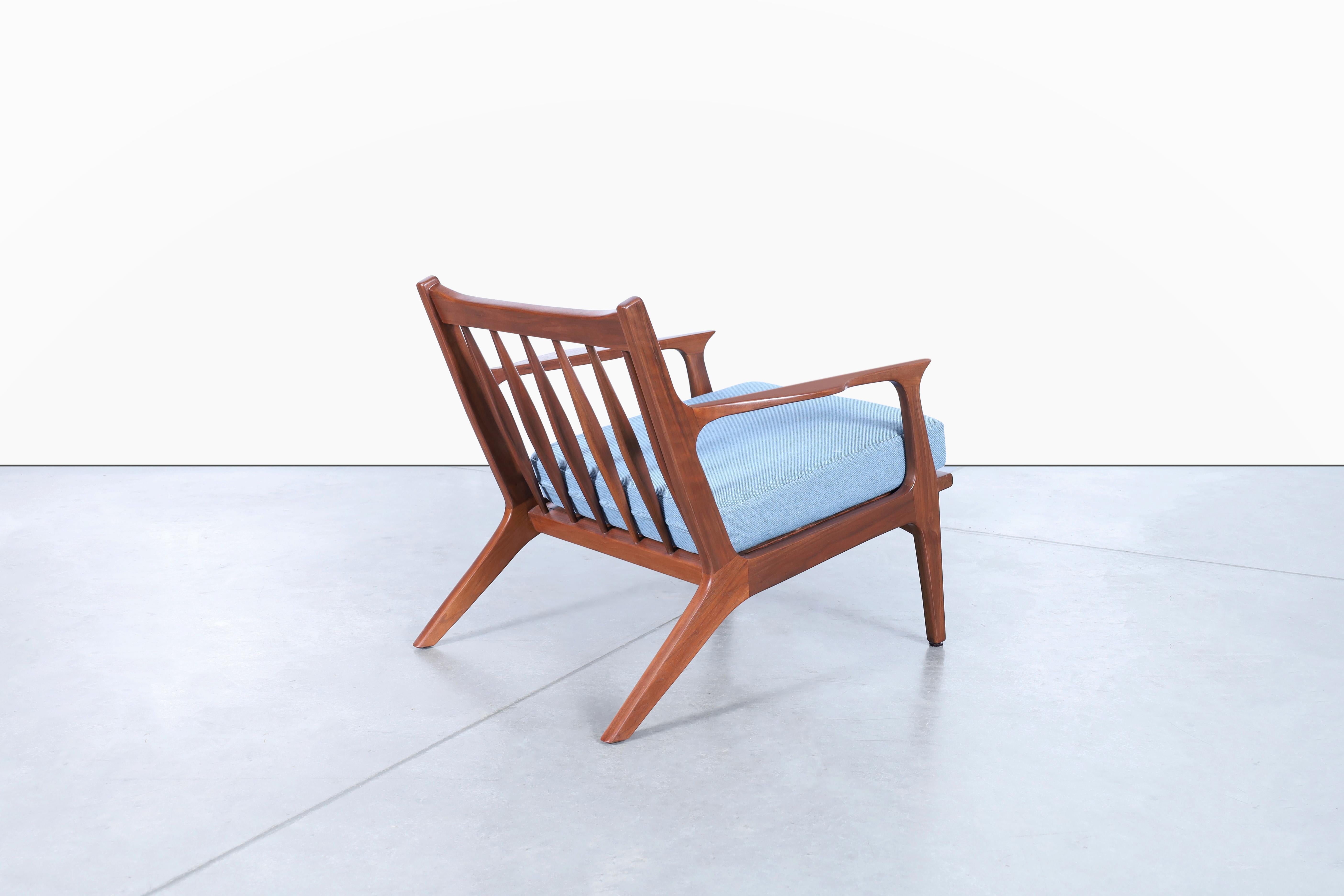 Dänische Modern Nussbaum Lounge Stühle im Angebot 5