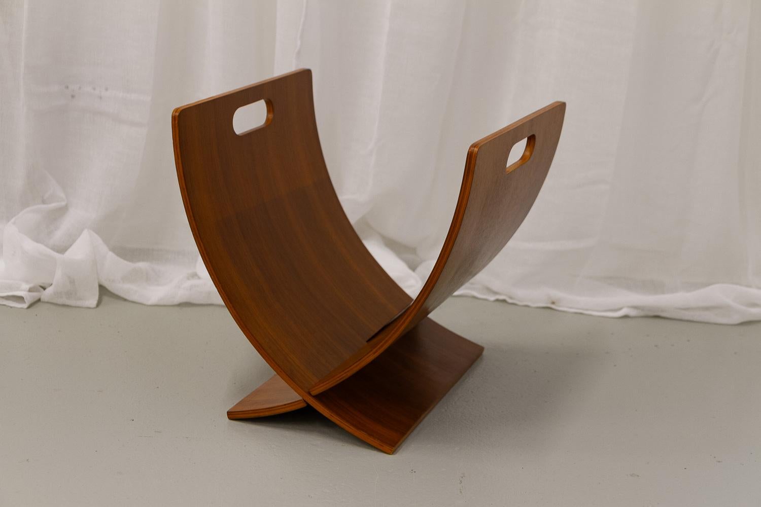 Danish Modern Walnut Magazine Rack, 1970s.
Mid-Century Modern magazine stand made in Denmark in the 1970. Two slotted leaves of plywood fits together to form a freestanding magazine rack. 
Good original condition. Patina consistent with age and use.