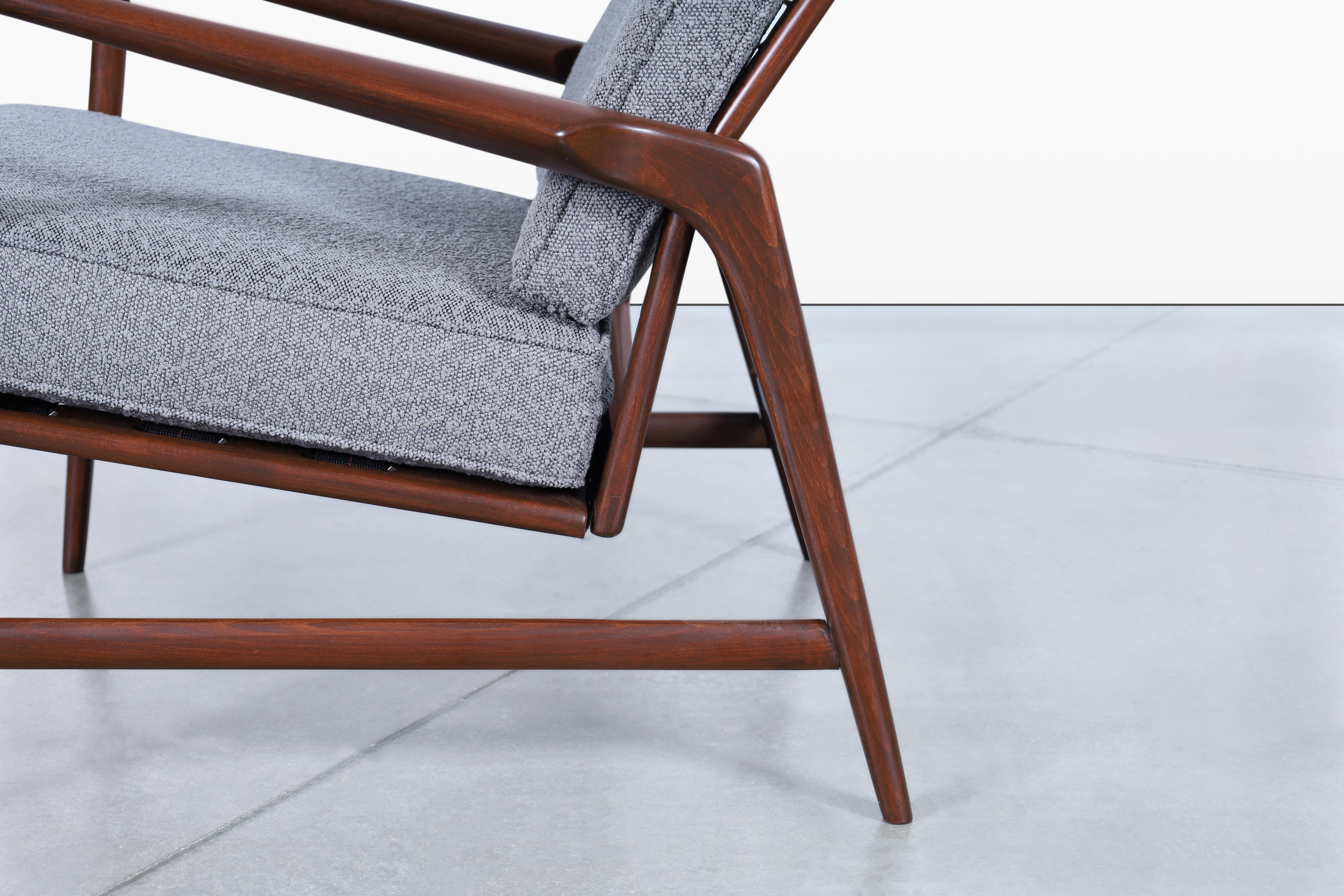 Chaise longue inclinable et ottoman en noyer de style The Moderns par Ib Kofod-Larsen en vente 3