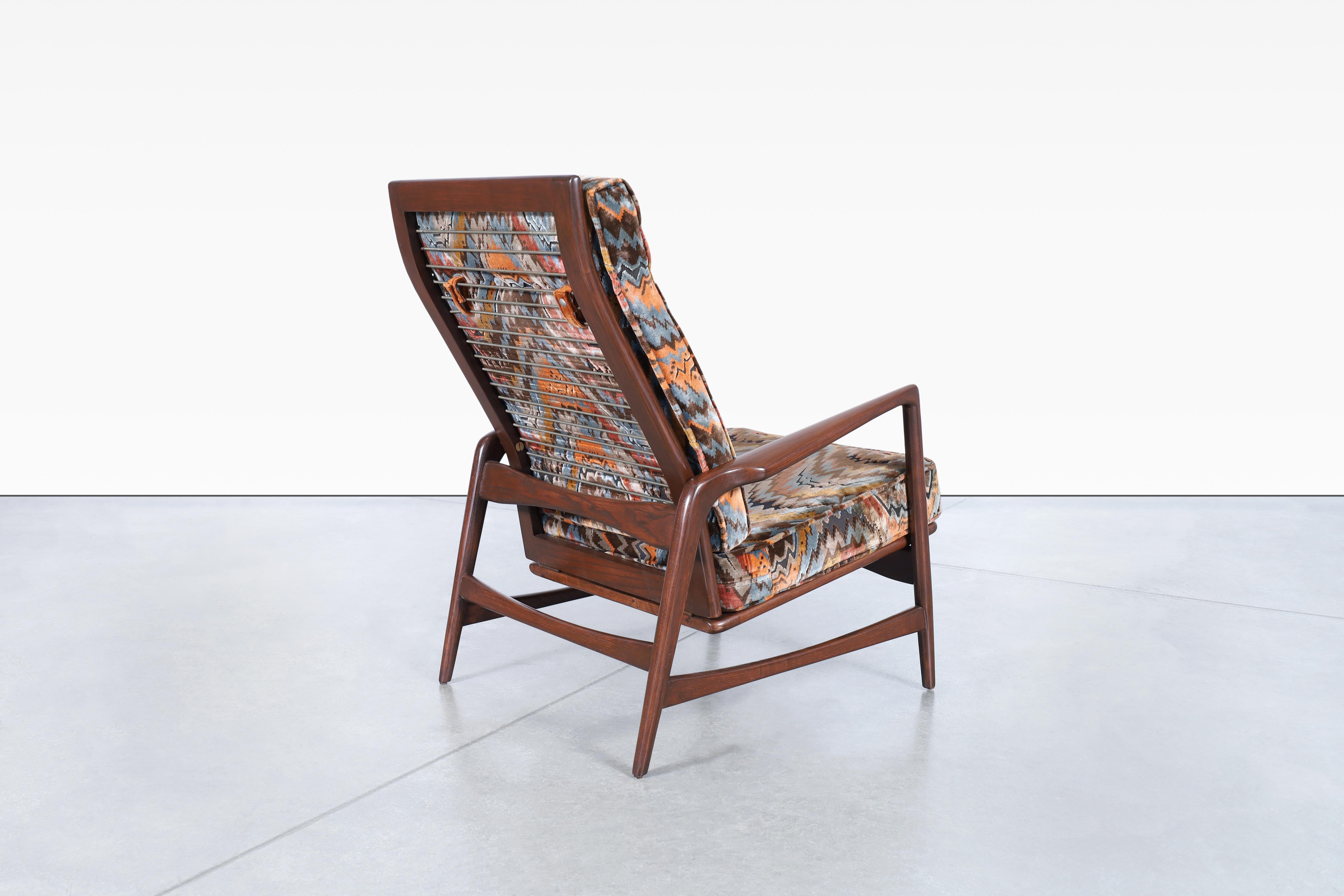 Danish Modern Walnut Reclining Lounge Chairs and Ottoman by Ib Kofod Larsen For Sale 6