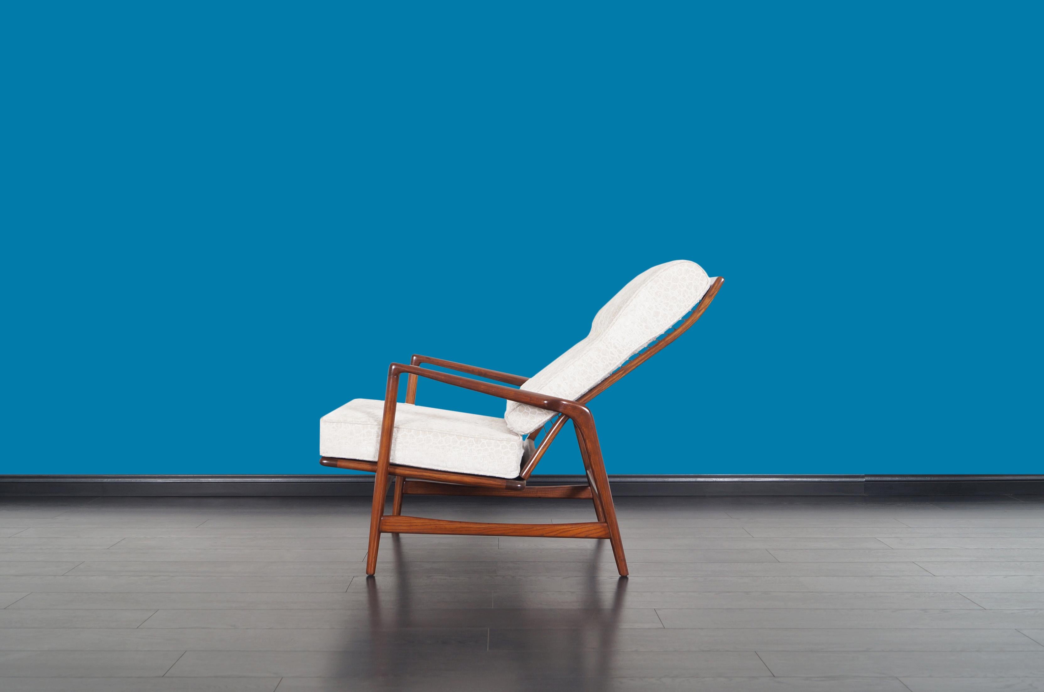 Danish Modern Walnut Reclining Lounge Chairs by Ib Kofod Larsen 4