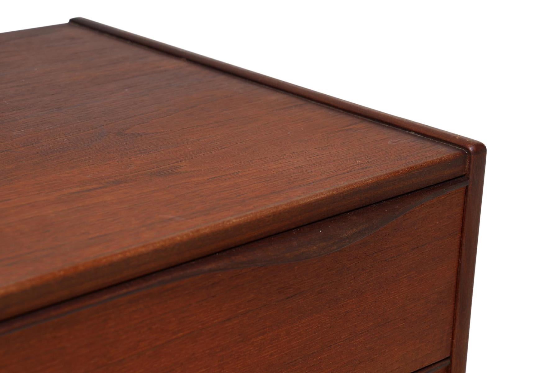 Mid-Century Modern Danish Modern Wave Pull Teak Highboy Dresser In Teak + Oak For Sale