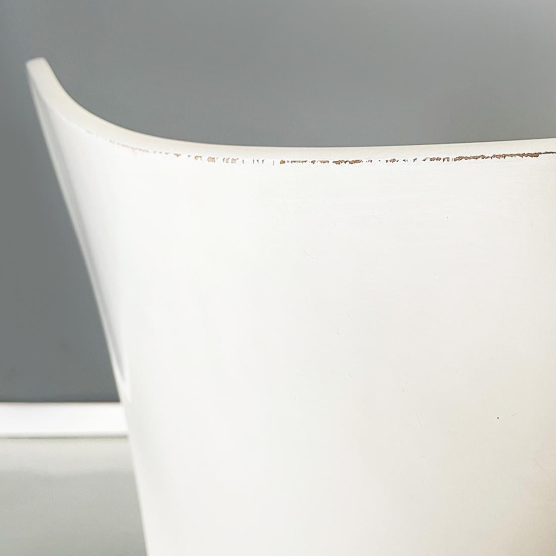 Steel Danish Modern White Chairs of Series 7 by Arne Jacobsen for Fritz Hansen, 1970s For Sale
