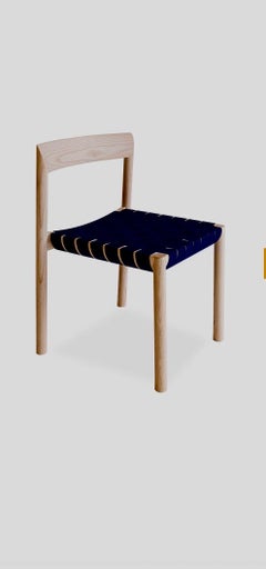 Dänische Moderne  Weißer eichenholz-seitiger speisestuhl by Niels Bendtsen