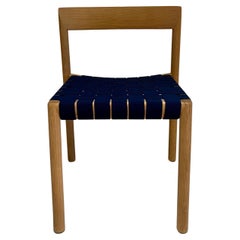 Moderno danés  Silla de comedor lateral de roble blanco by Niels Bendtsen