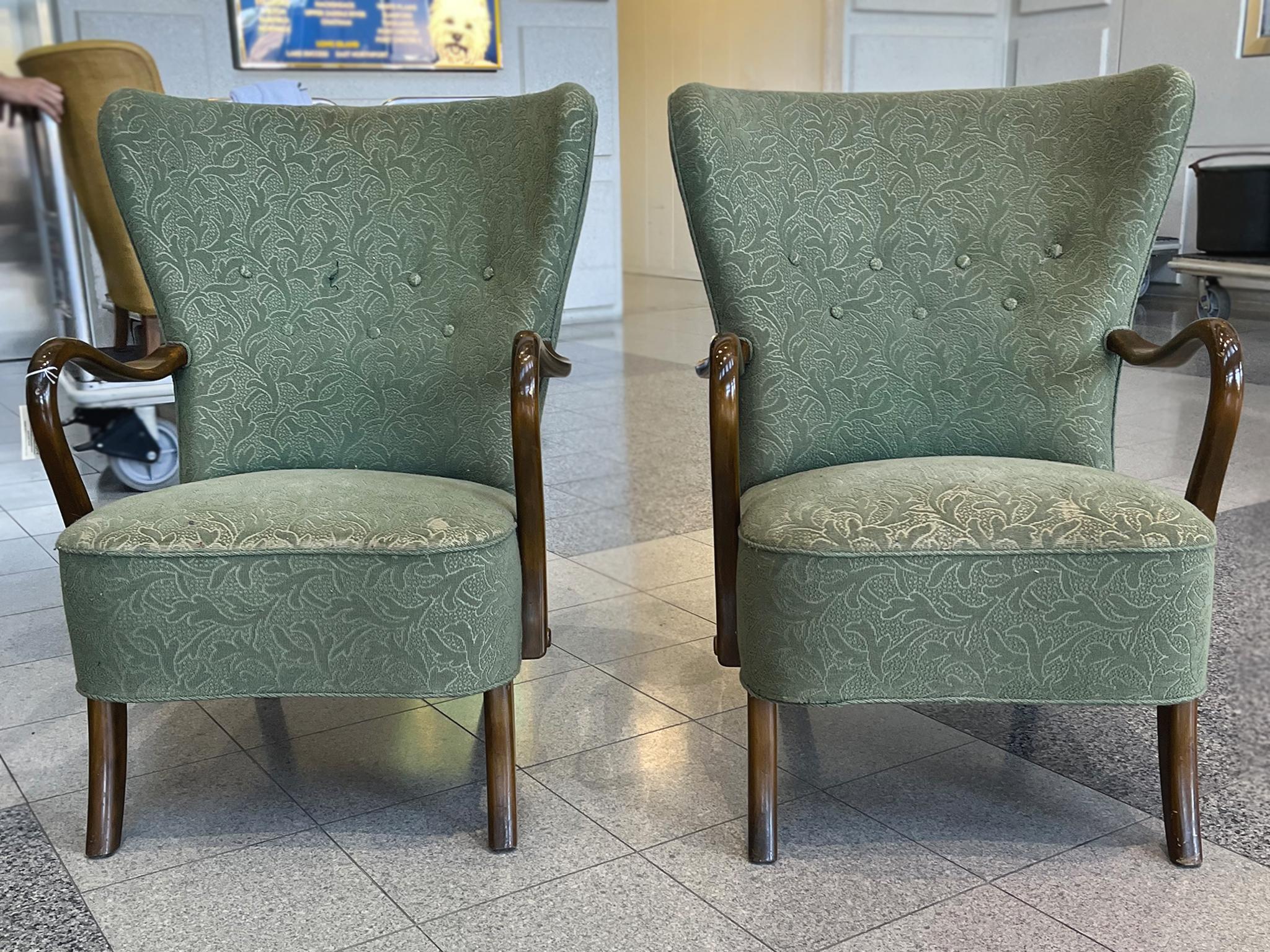 Scandinave moderne Paire de fauteuils danois modernes Wingback dans le style d'Alfred Christensen en vente
