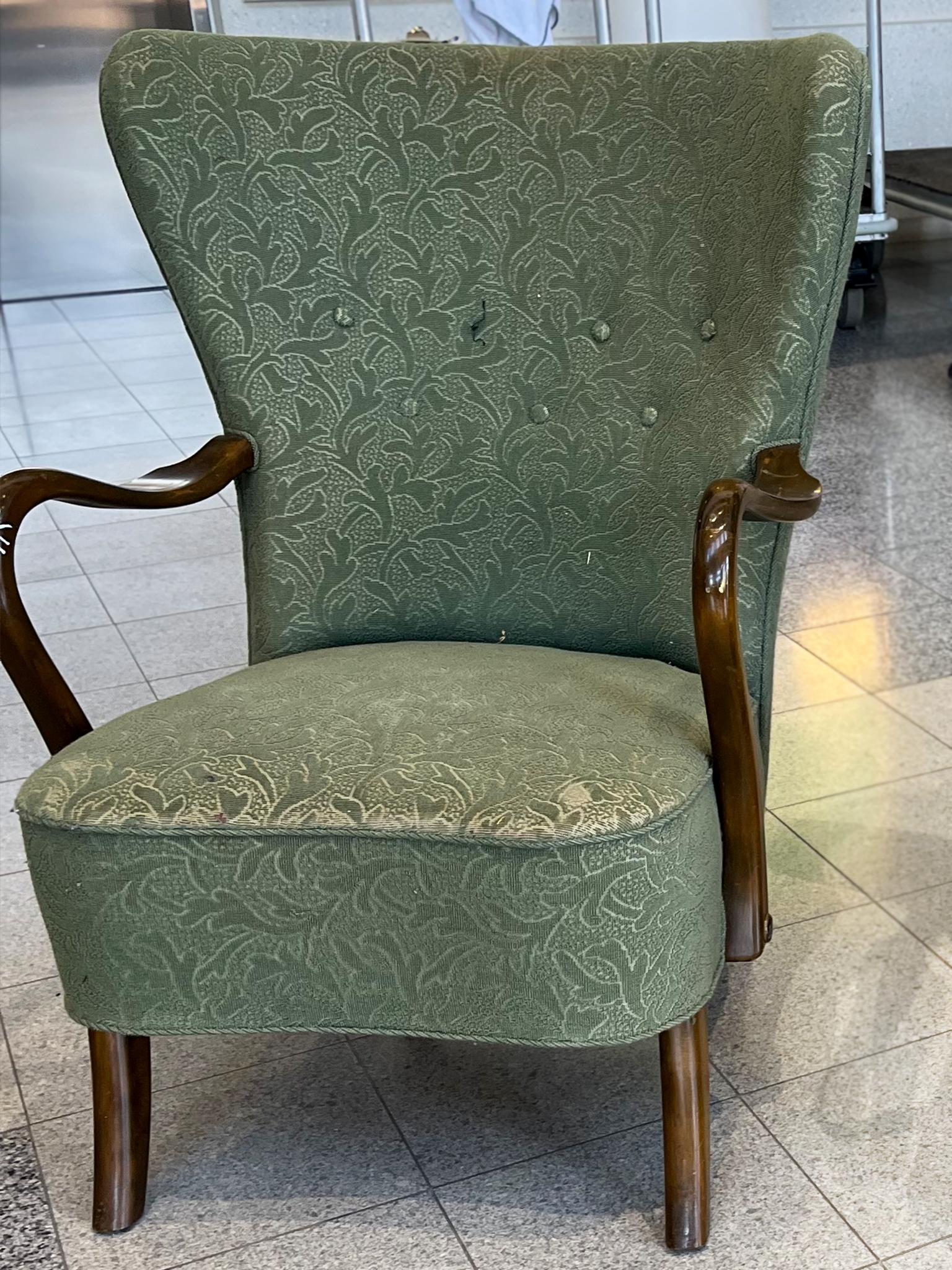 Paire de fauteuils danois modernes Wingback dans le style d'Alfred Christensen Bon état - En vente à New York, NY