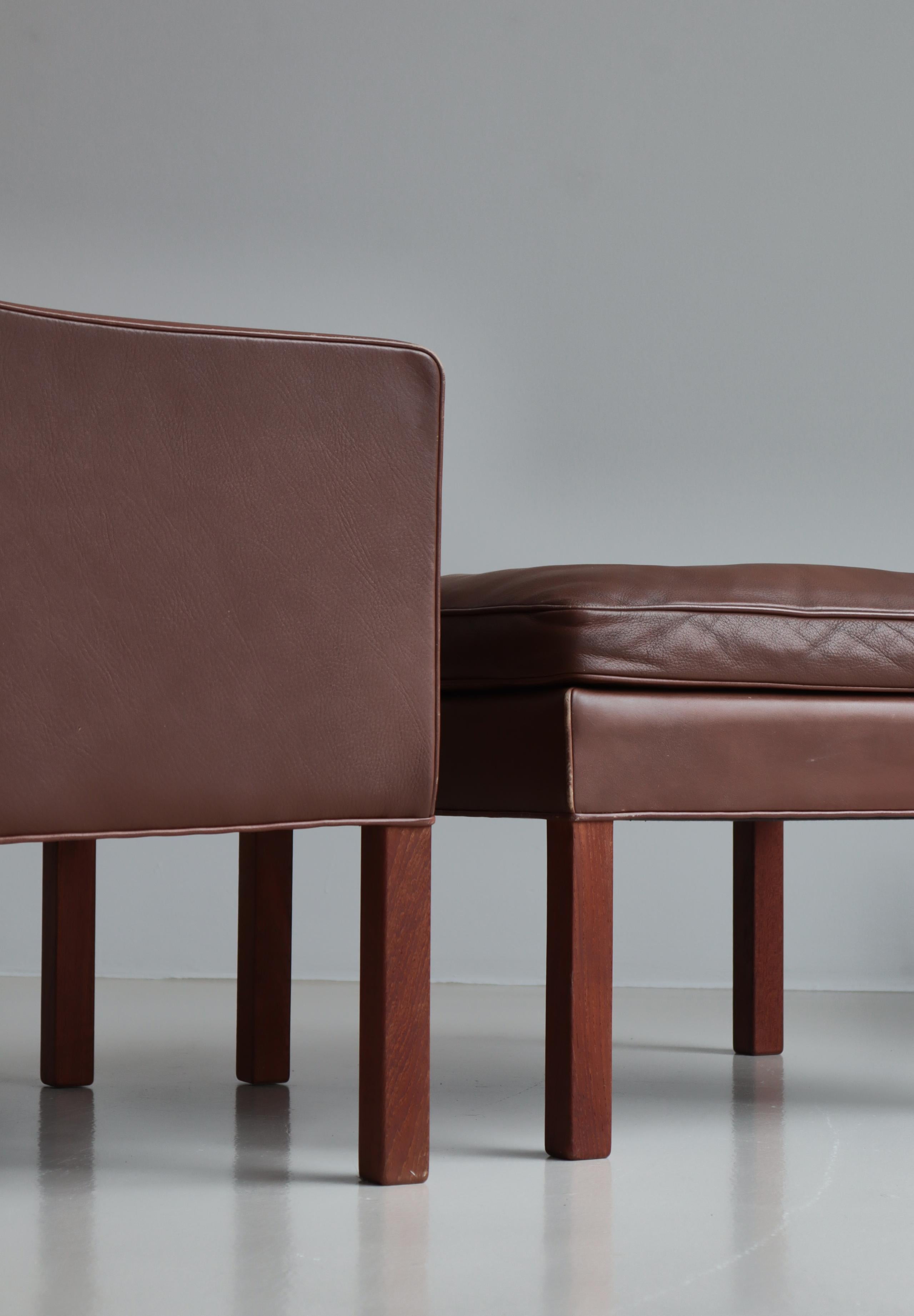 Sedia Wingback moderna danese di Børge Mogensen, pelle marrone e legno di teak, anni '70 in vendita 5