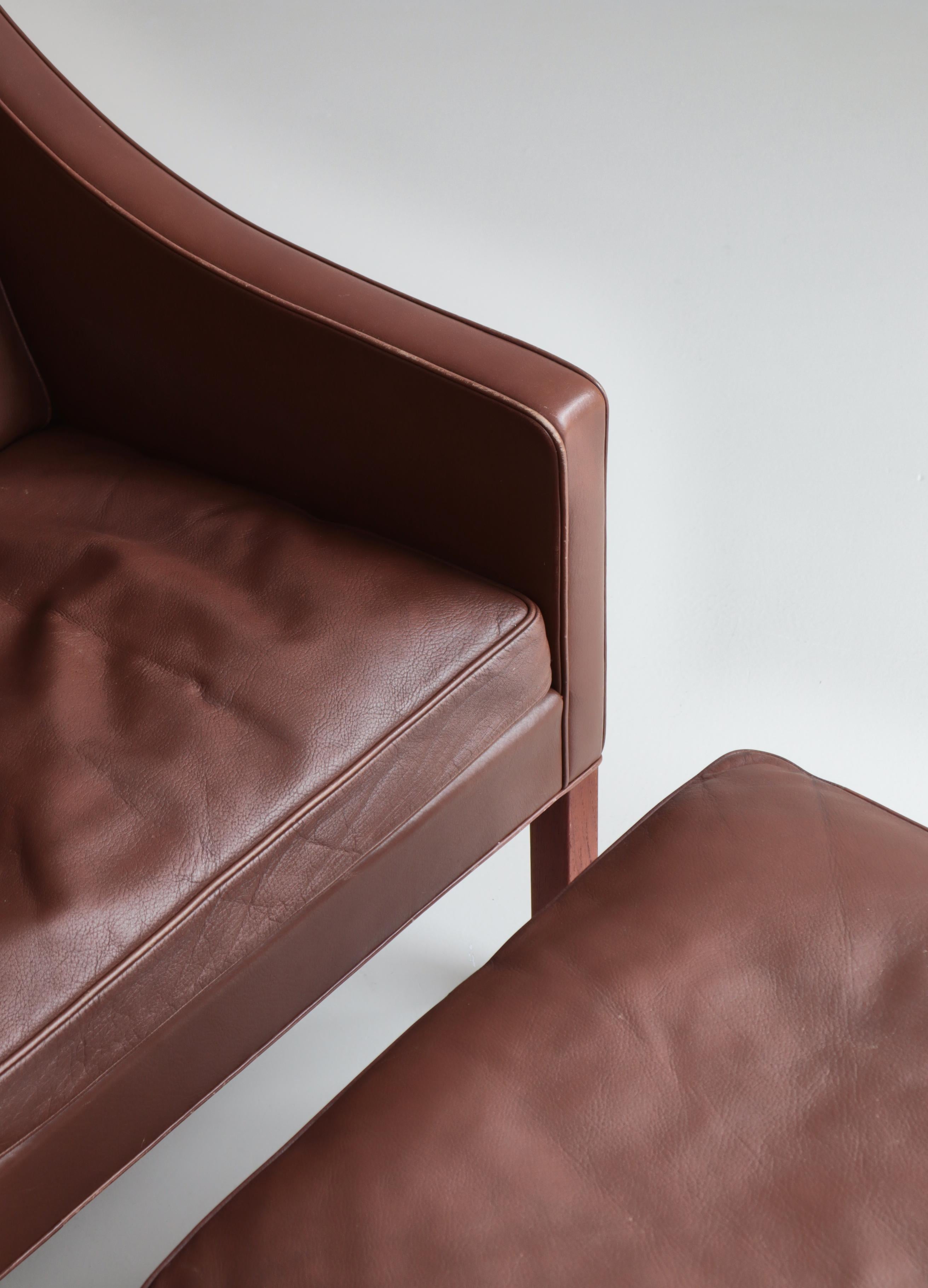 Sedia Wingback moderna danese di Børge Mogensen, pelle marrone e legno di teak, anni '70 in vendita 7