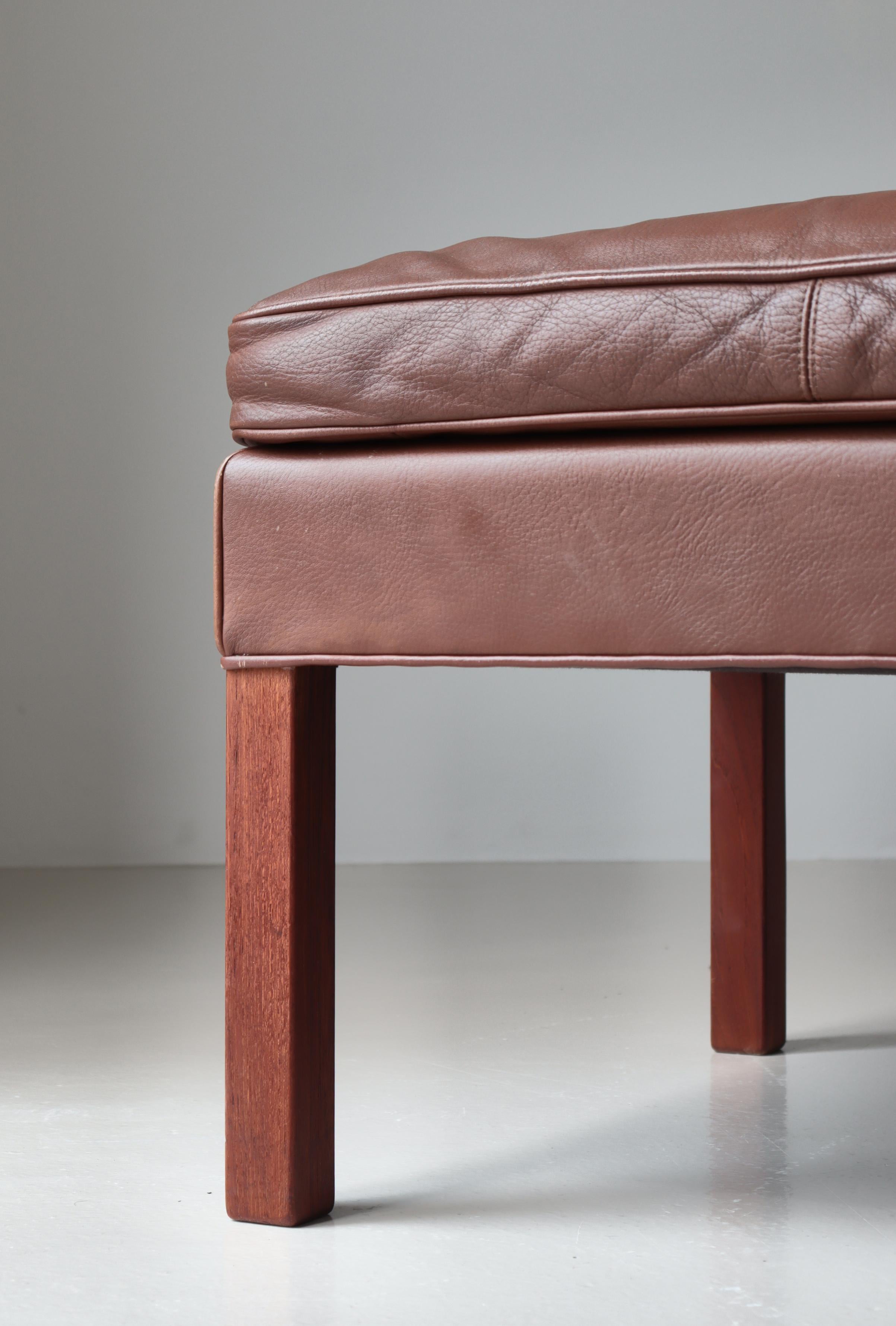 Sedia Wingback moderna danese di Børge Mogensen, pelle marrone e legno di teak, anni '70 in vendita 10