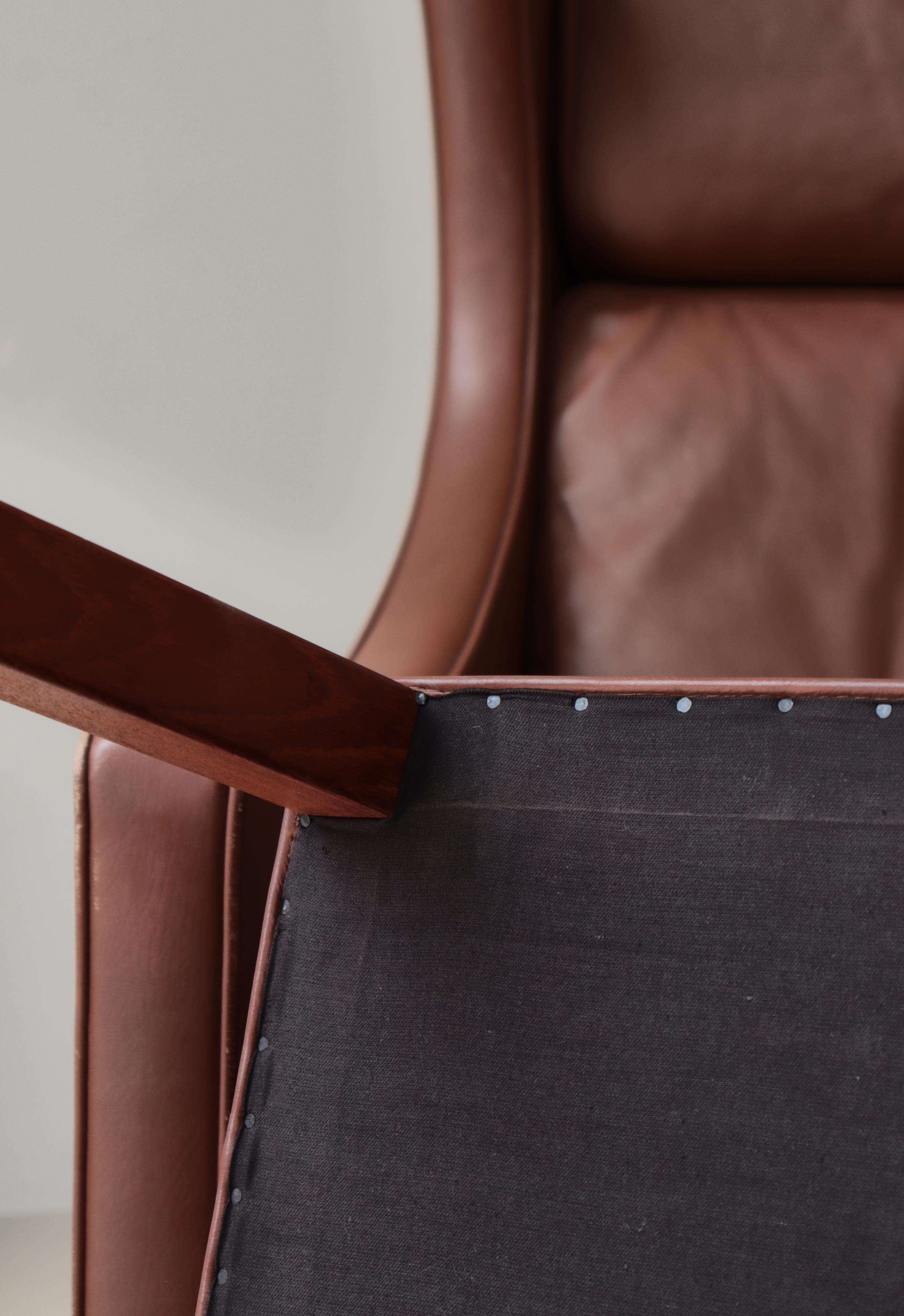 Sedia Wingback moderna danese di Børge Mogensen, pelle marrone e legno di teak, anni '70 in vendita 11