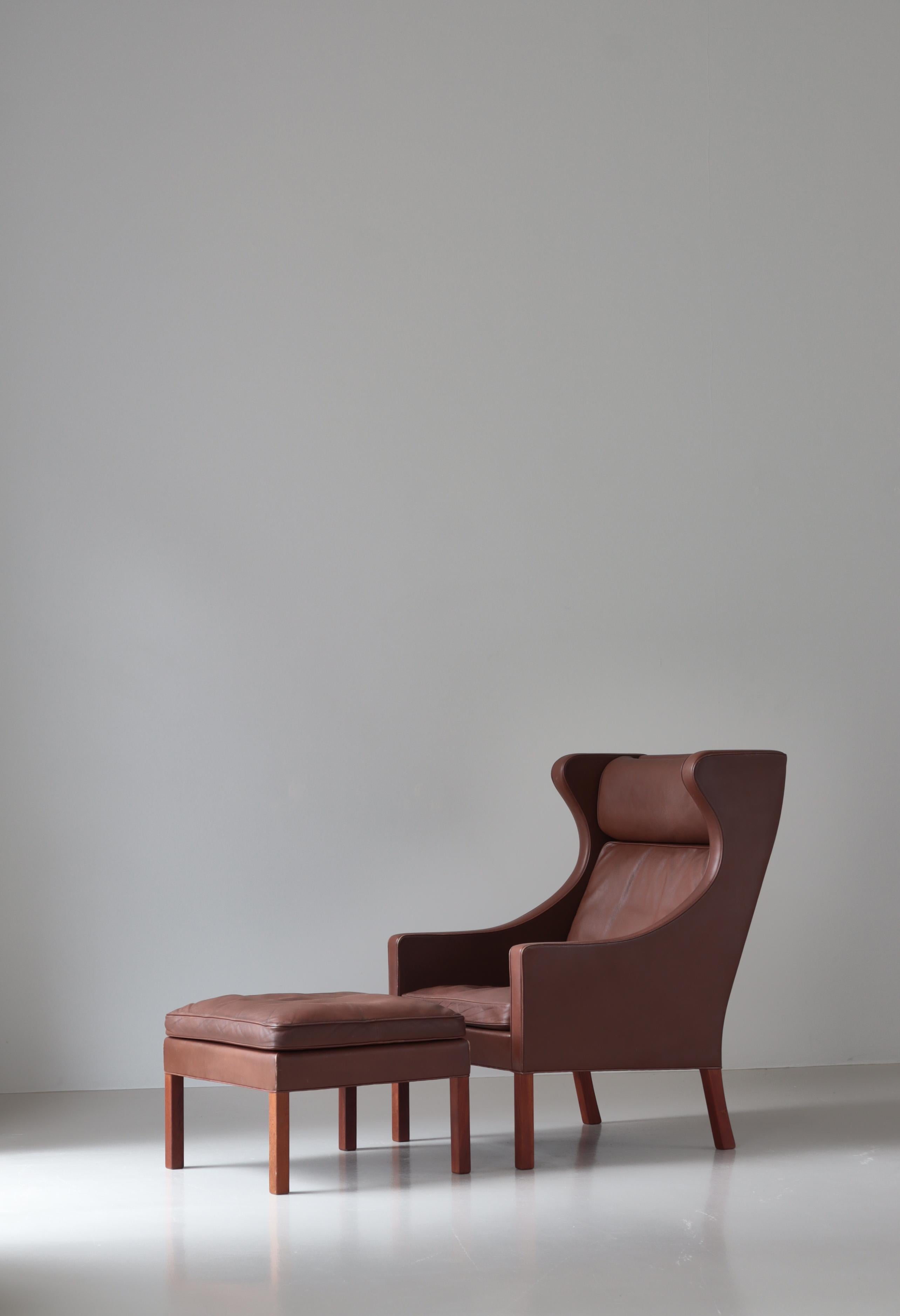 Danese Sedia Wingback moderna danese di Børge Mogensen, pelle marrone e legno di teak, anni '70 in vendita