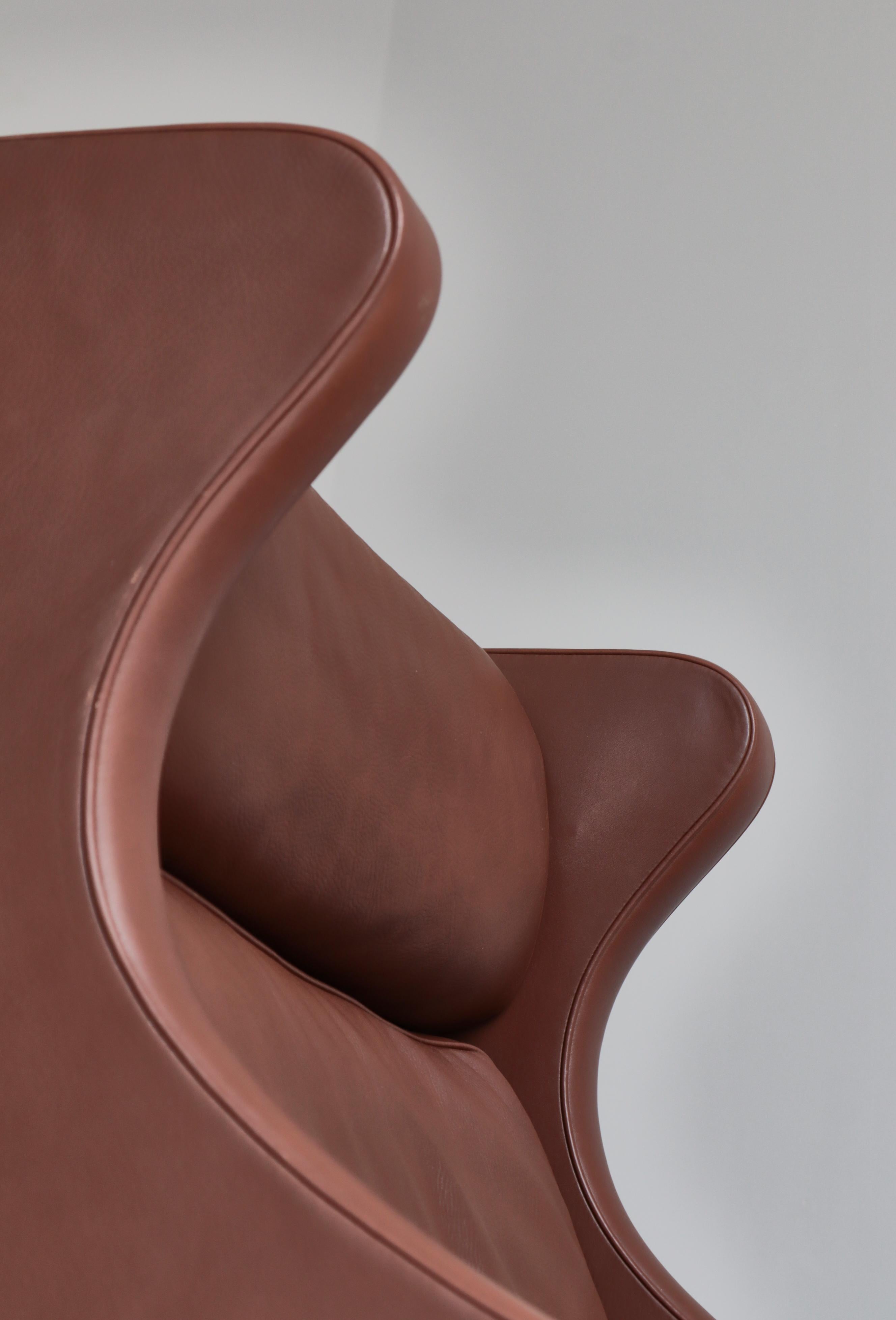 Fine XX secolo Sedia Wingback moderna danese di Børge Mogensen, pelle marrone e legno di teak, anni '70 in vendita