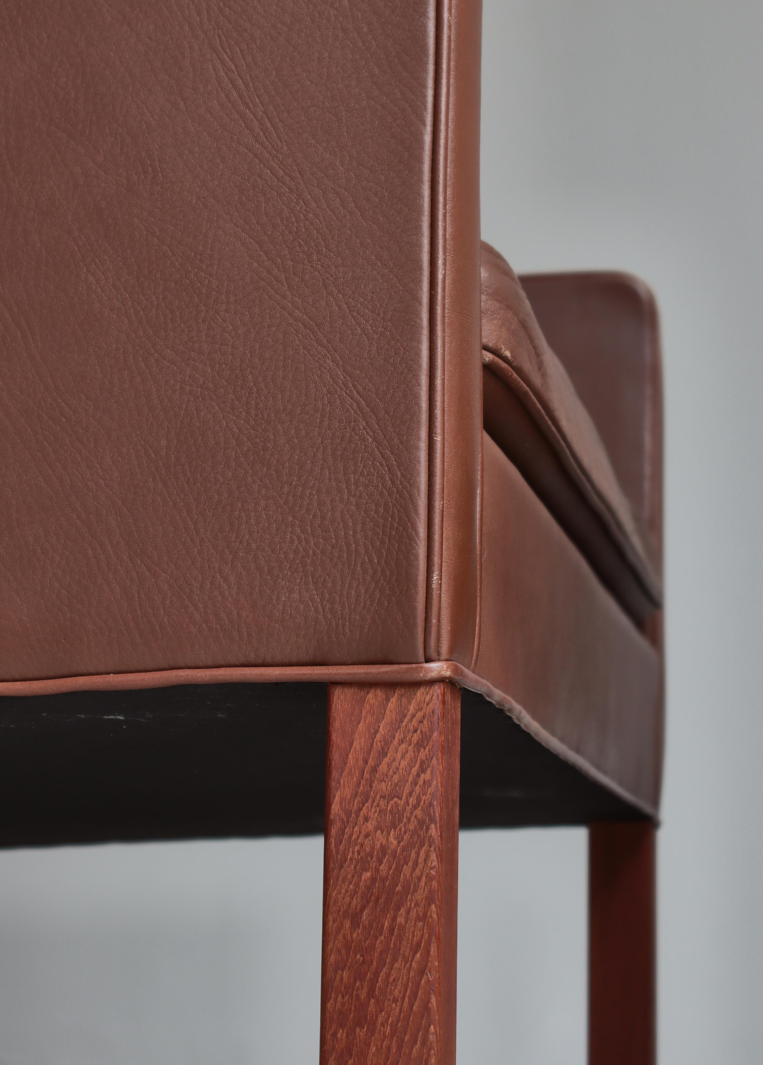 Sedia Wingback moderna danese di Børge Mogensen, pelle marrone e legno di teak, anni '70 in vendita 2