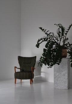 Dänischer moderner Ohrensessel aus Eiche und traditioneller dänischer Olmerdug-Wolle, 1950er Jahre