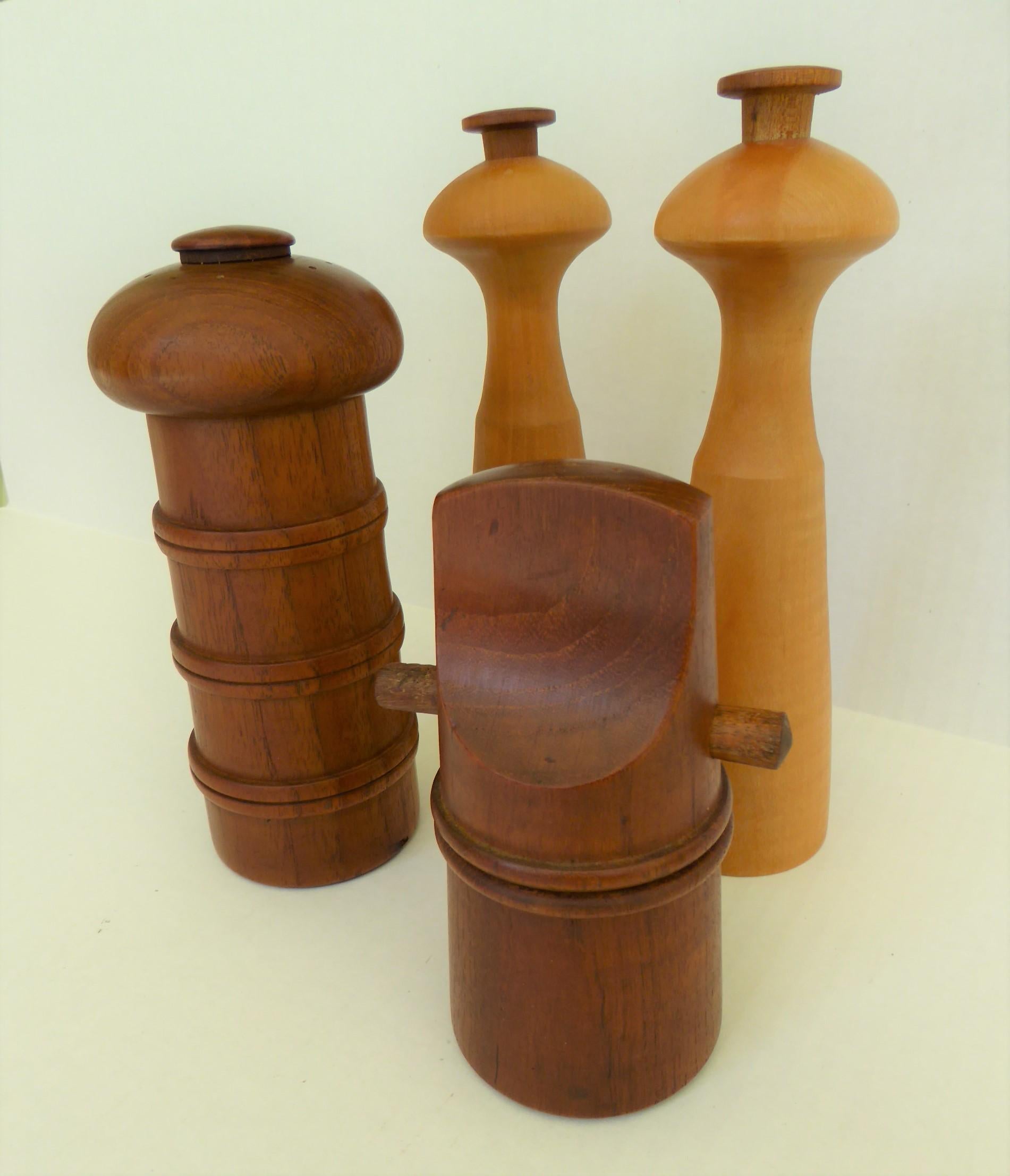 Danish Modern Wood Salt & Pepper Shakers by Dan Droz for Lauffer, Norway, 1975 In Good Condition In Miami, FL