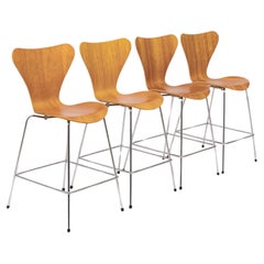 Sgabelli moderni danesi in legno Serie 7 di Arne Jacobsen per Fritz Hansen