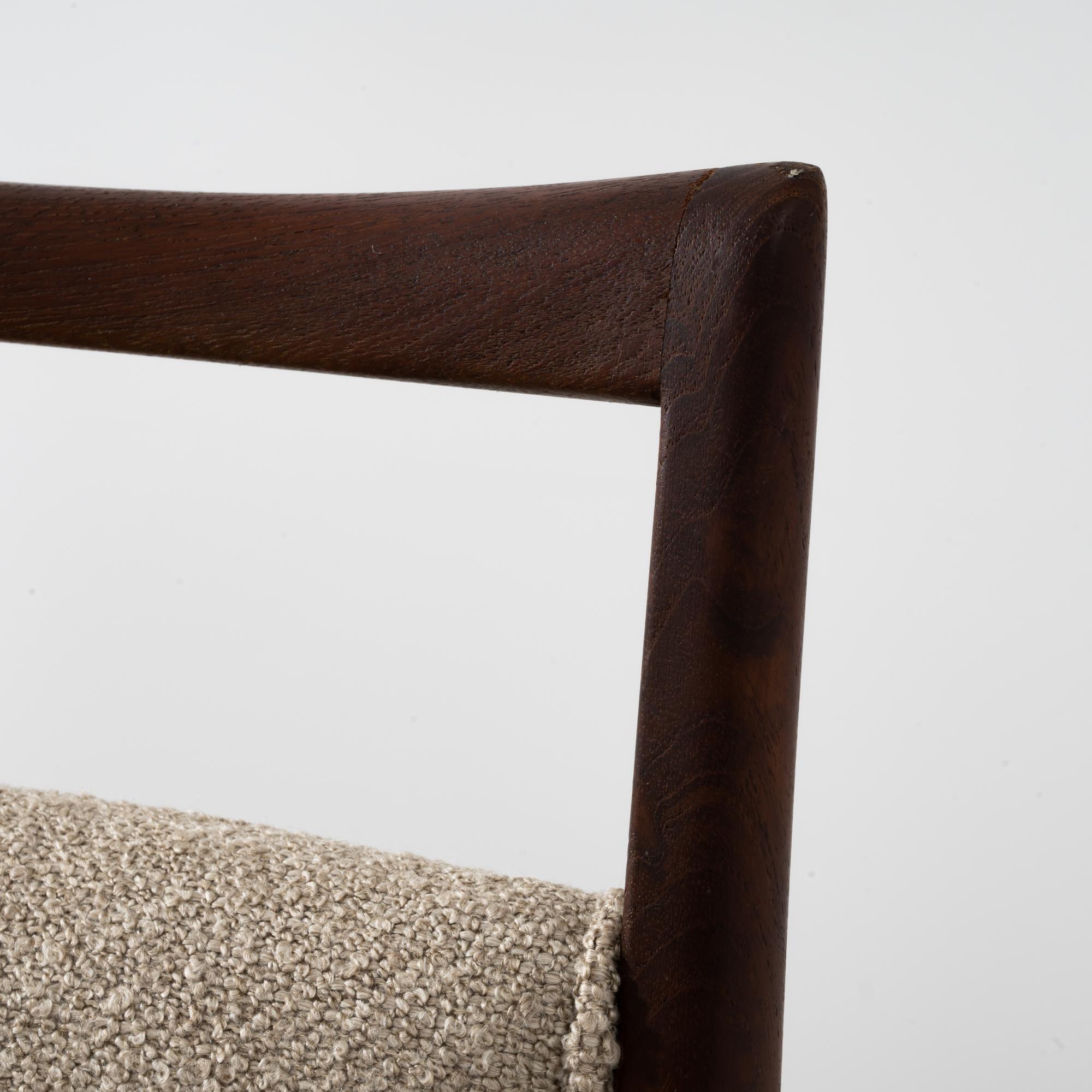 Bouclé Sedie da pranzo imbottite moderne danesi in legno, set di otto sedie in vendita