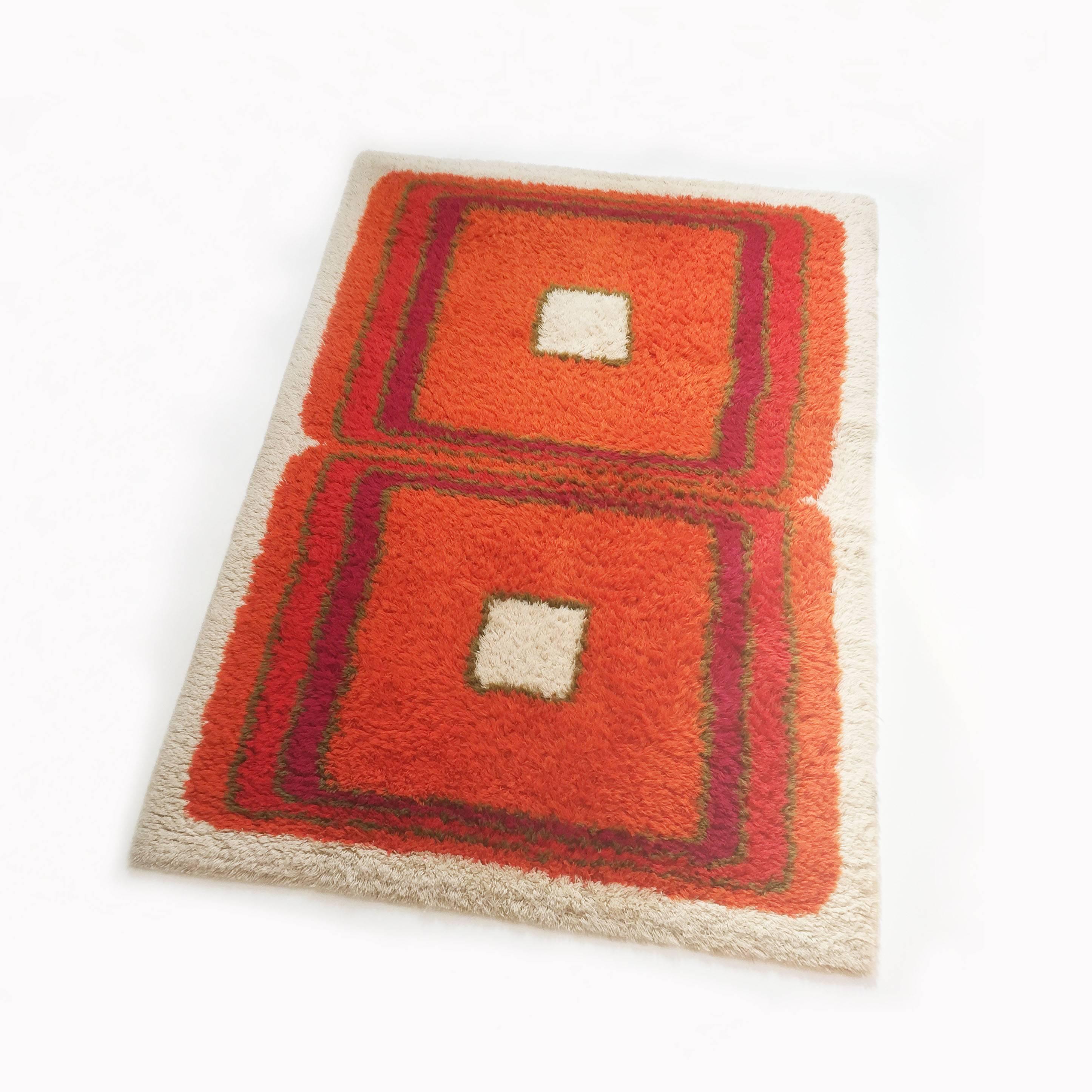 Article:

Original huge 1960s high pile rya rug


Origin:

Denmark


Producer:

Hojer Eksport Wilton, Denmark


Description:

This rug is a great example of 1960s pop art interior. Made in high quality danish rya handmade weaving