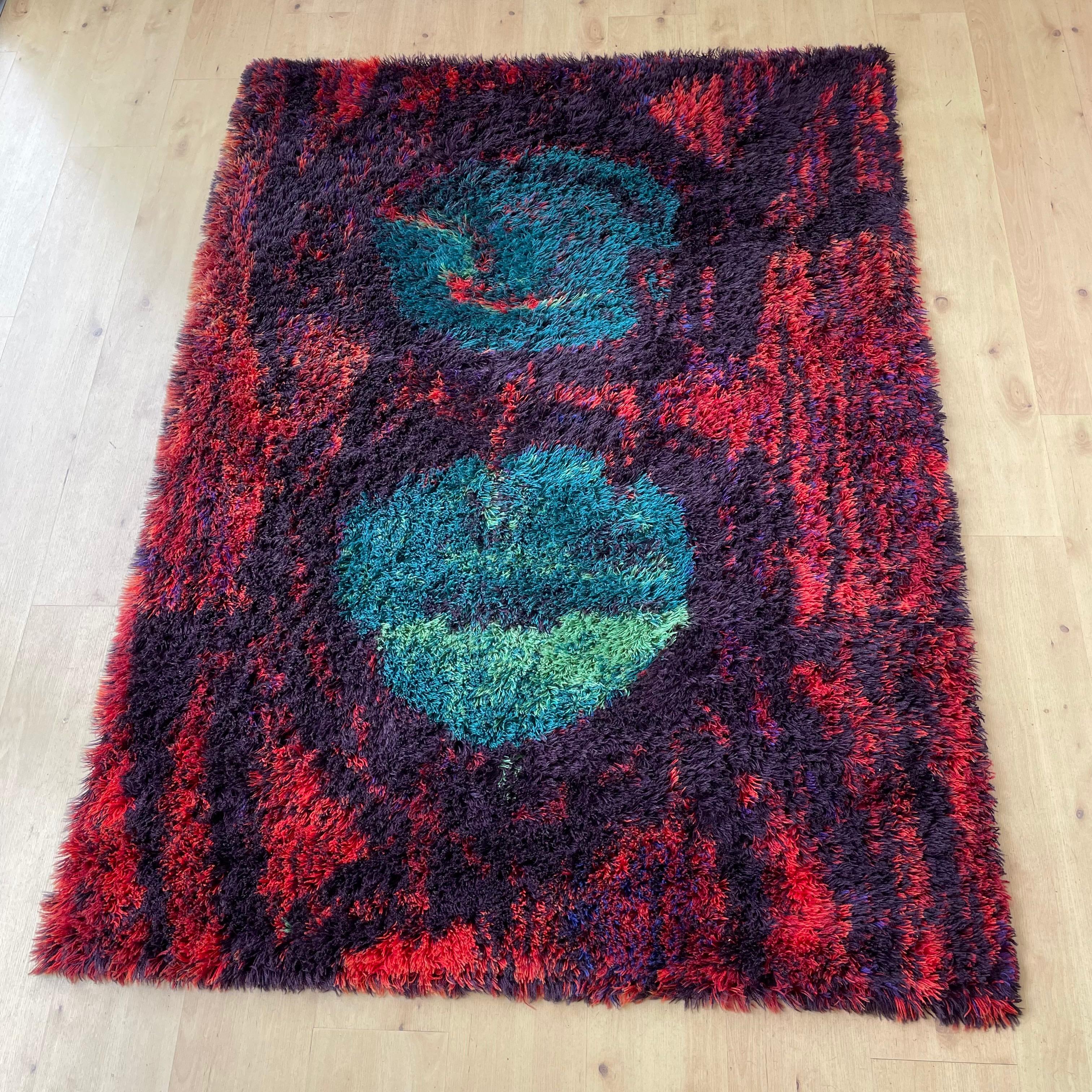 

no. 2 two identical rugs are available......

Article:

Original huge 1960s high pile rya rug

Origin:
Denmark

Producer:
Hojer Eksport Wilton, Denmark

Description:
this rug is a great example of 60s pop art interior. made in high quality danish