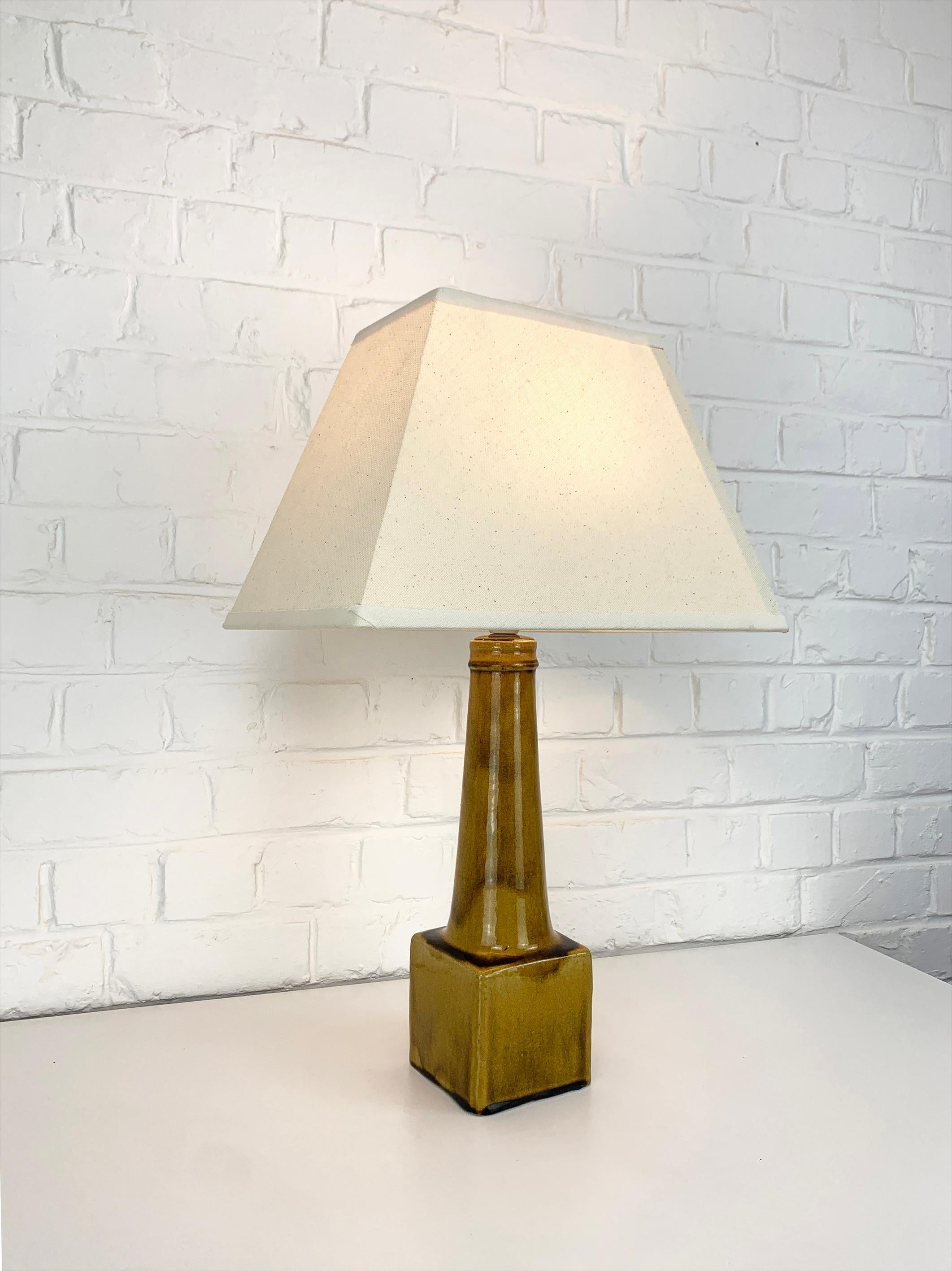 Scandinave moderne Lampe de table moderniste danoise en céramique, grès, Nils Kähler pour HAK Danemark 1960 en vente